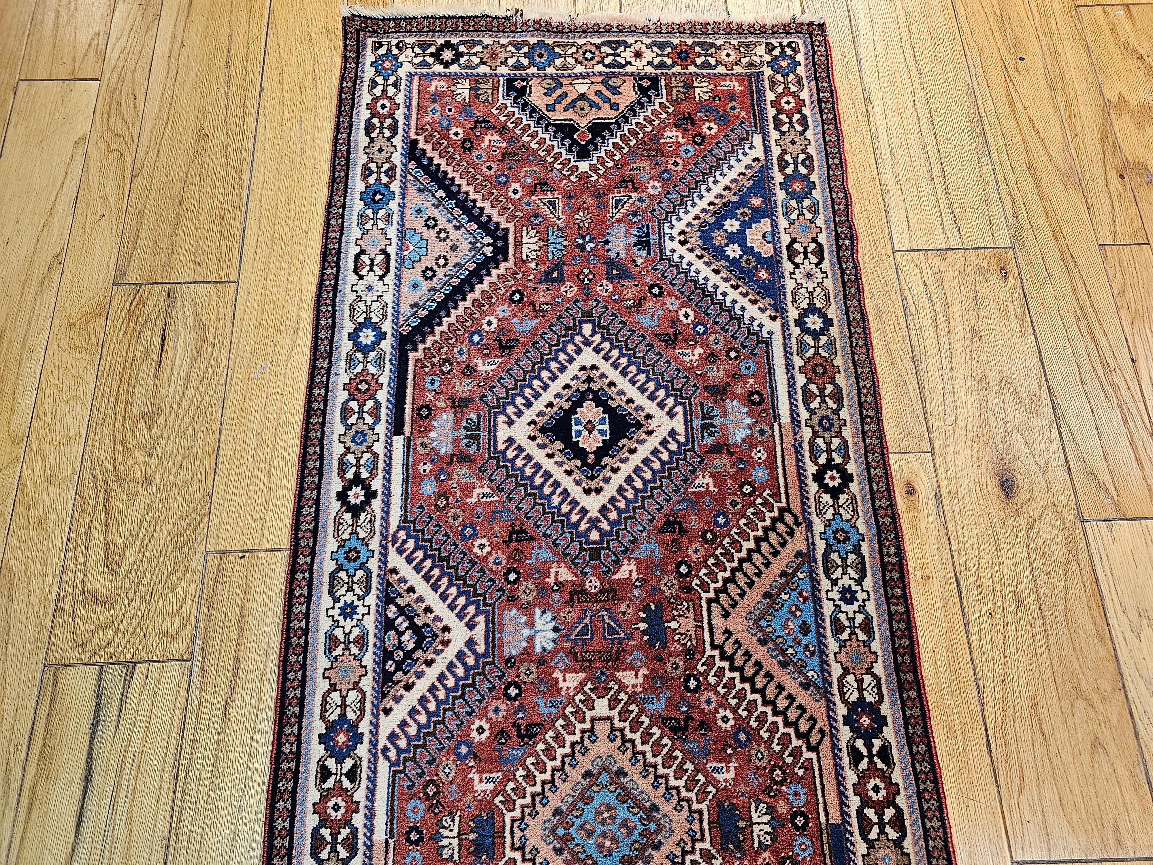 Persischer Shiraz-Läufer in geometrischem Muster, Vintage (Stammeskunst) im Angebot