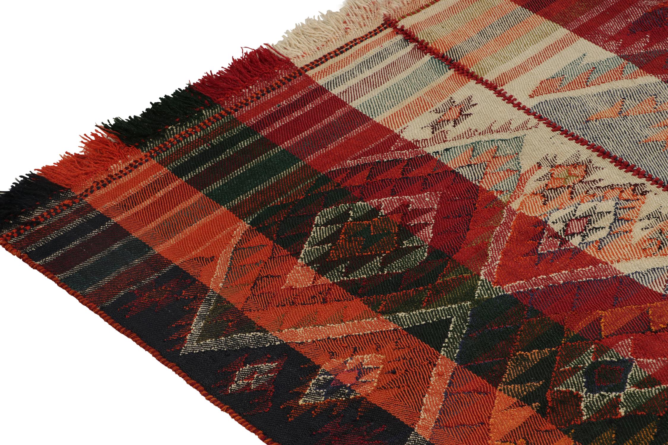 Mid-20th Century Vintage Persian Shiraz Tribal Kilim in Colorful Geometric Patterns - Rug & Kilim For Sale