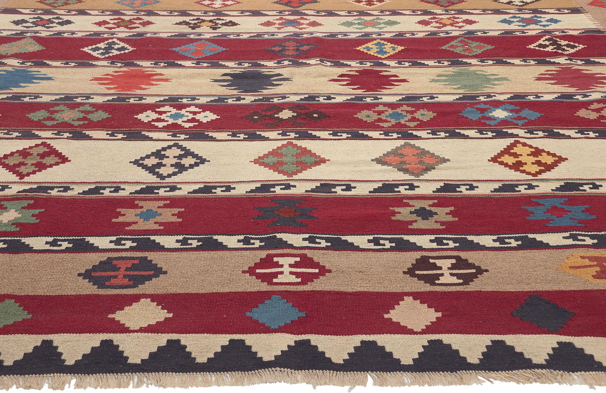 Vintage Persian Shiraz Tribal Kilim Rug, Nomadic Charm Meets Southwest Style In Good Condition For Sale In Dallas, TX