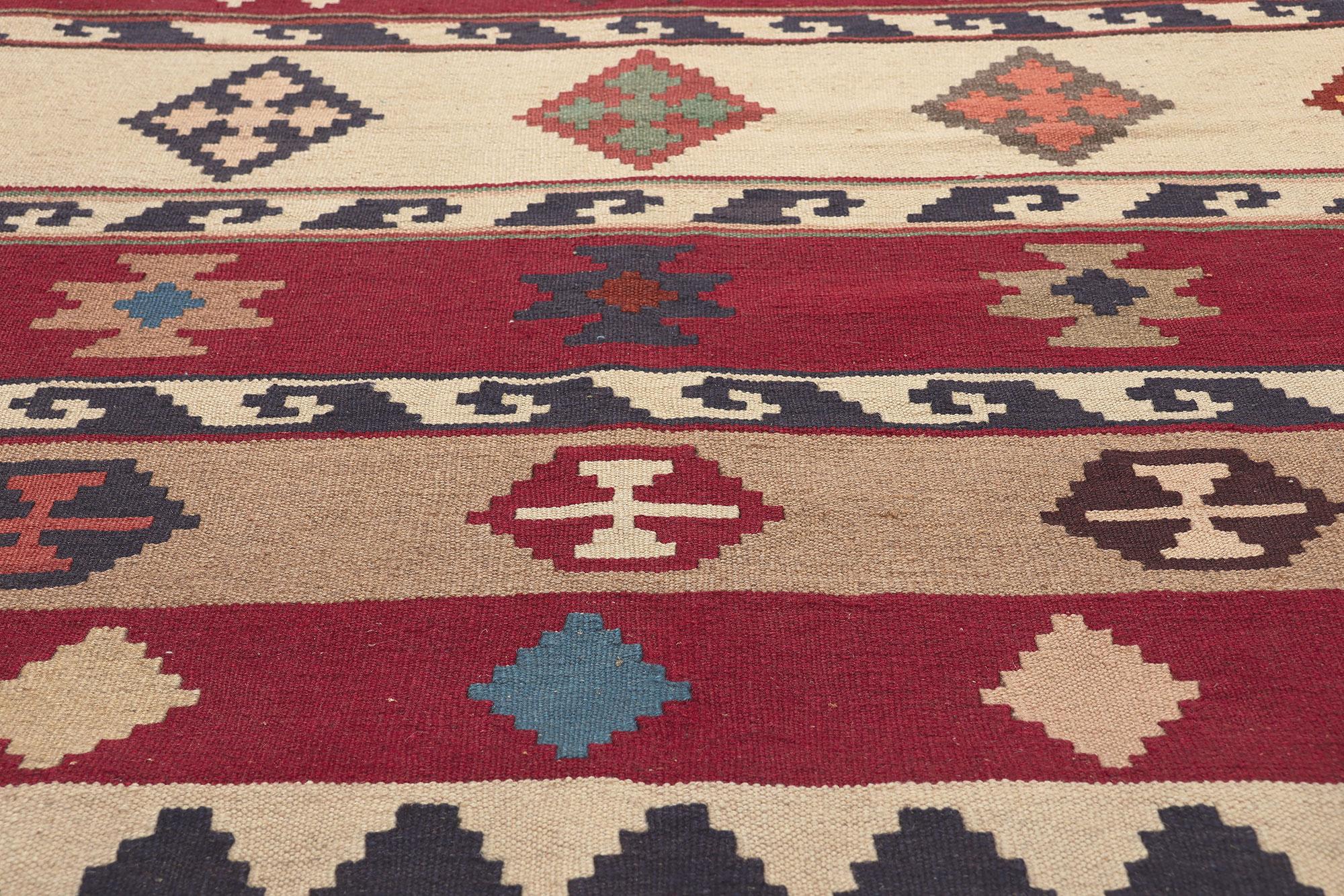 Persischer Shiraz-Stammes-Kelim-Teppich im Stil des Südwestens, Nomaden-Charm im Zustand „Gut“ im Angebot in Dallas, TX
