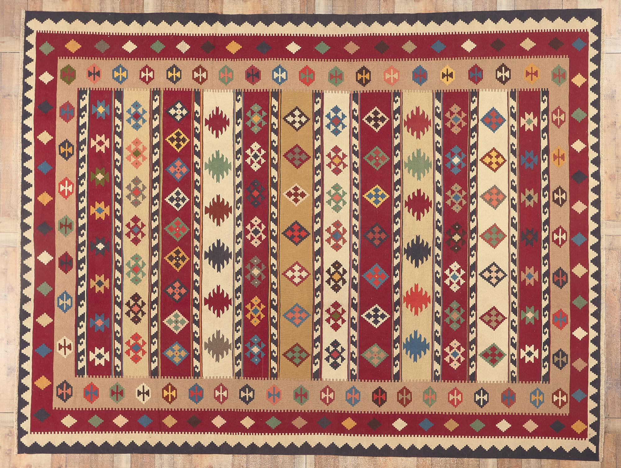 Tapis Kilim tribal persan vintage Shiraz, breloque nomade rencontre le style sud-ouest en vente 1