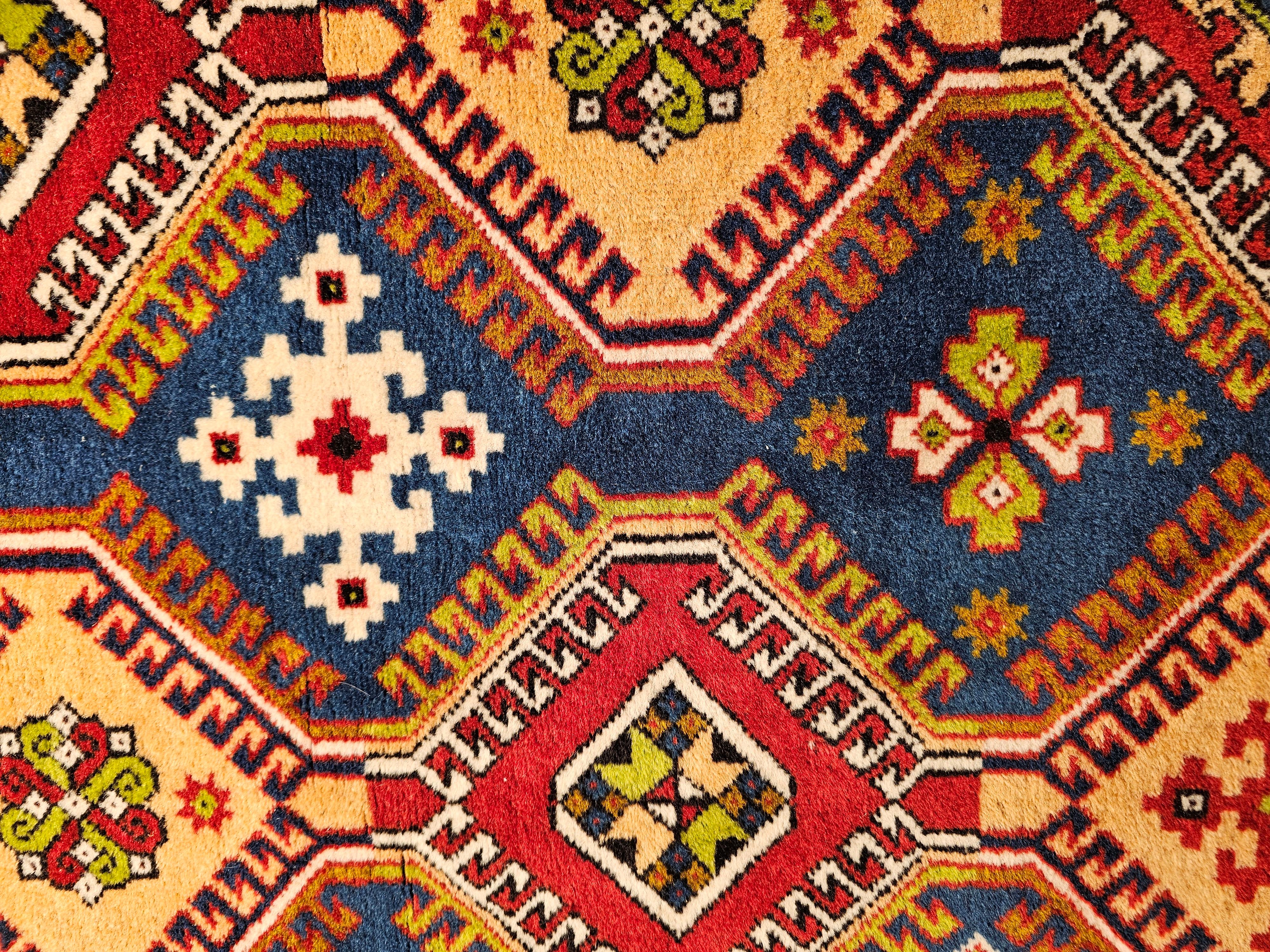Wool Vintage Persian Shiraz Tribal Rug in Allover Geometric Pattern For Sale