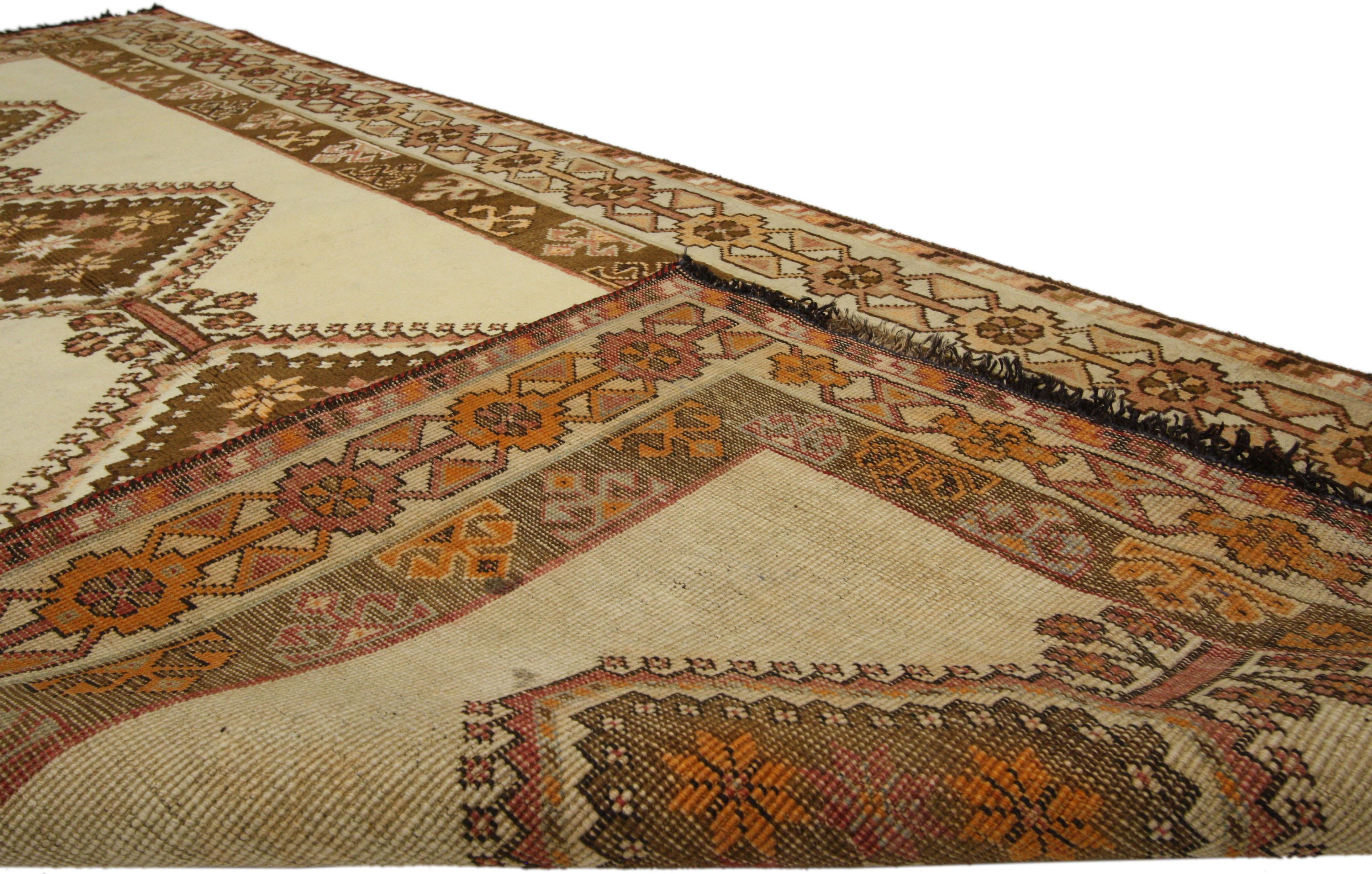 Vintage Persian Shiraz Tribal Rug with Mid-Century Modern Style and Warm Colors In Good Condition For Sale In Dallas, TX