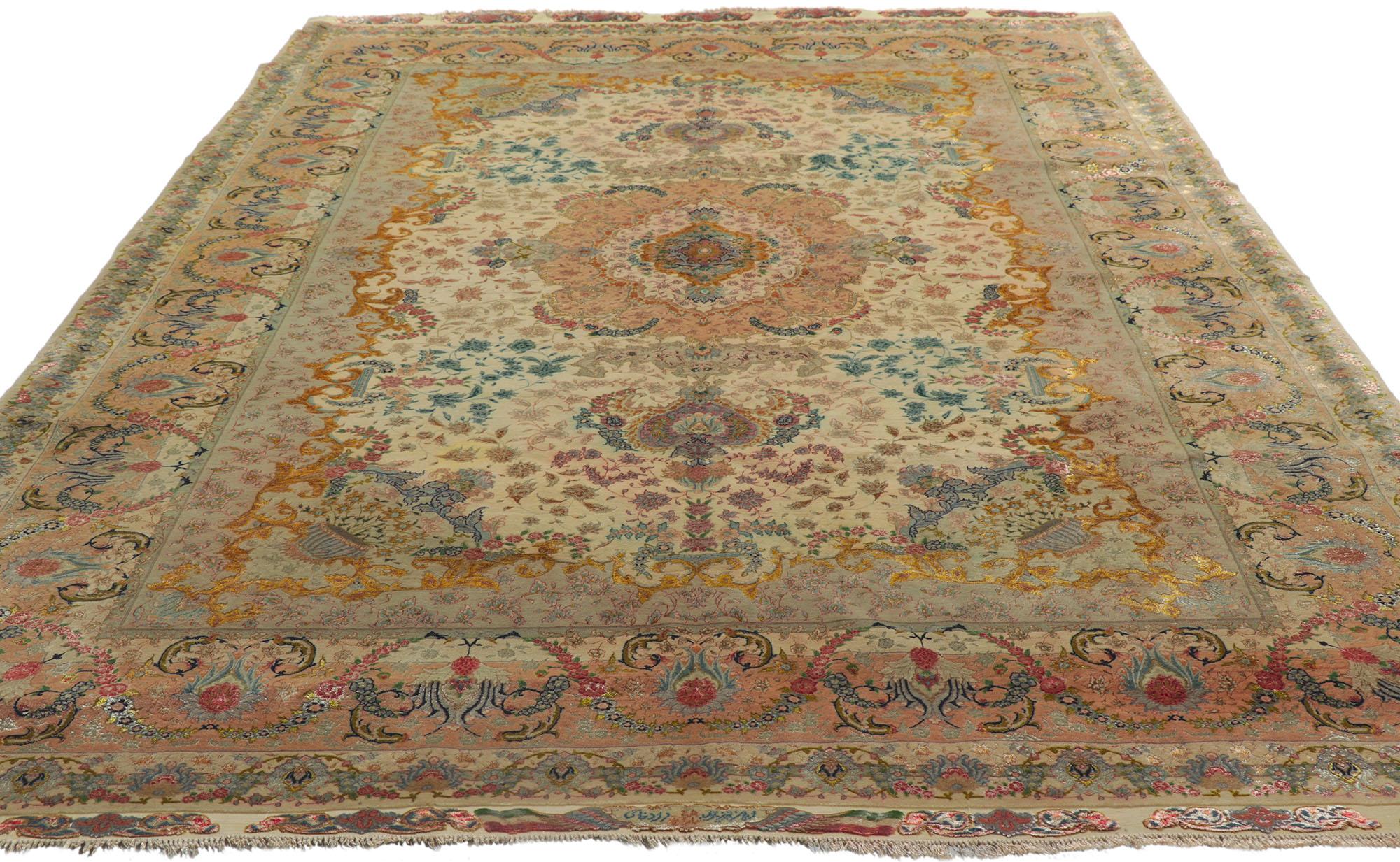 Rococò Tappeto persiano Shirfar Tabriz in lana e seta pregiata degli anni '70 firmato e vintage pastello in vendita