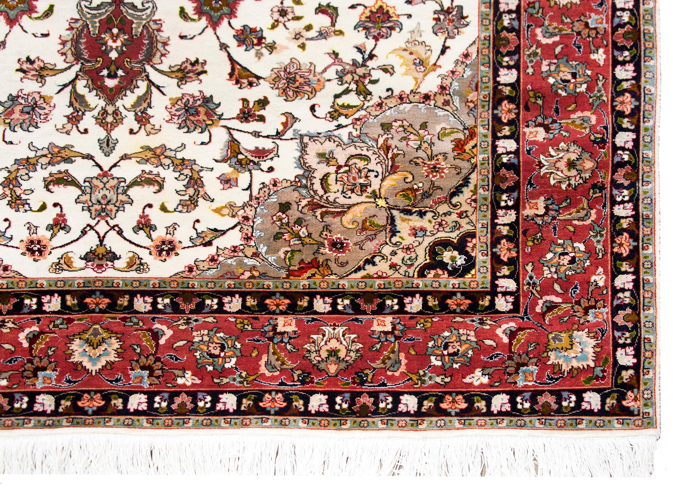 Persischer Tabriz-Teppich aus Seide und Wolle im Angebot 7