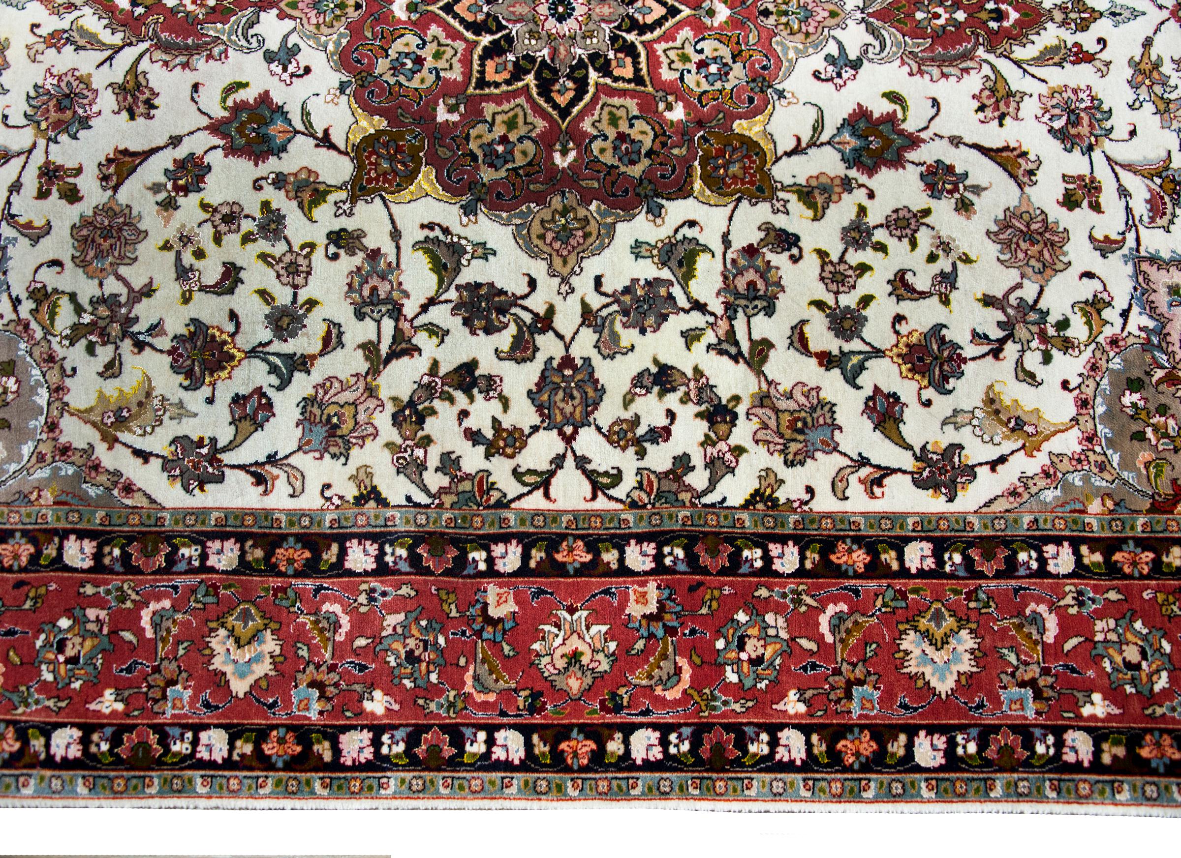 Noué à la main Tapis persan vintage en soie et laine de Tabriz en vente