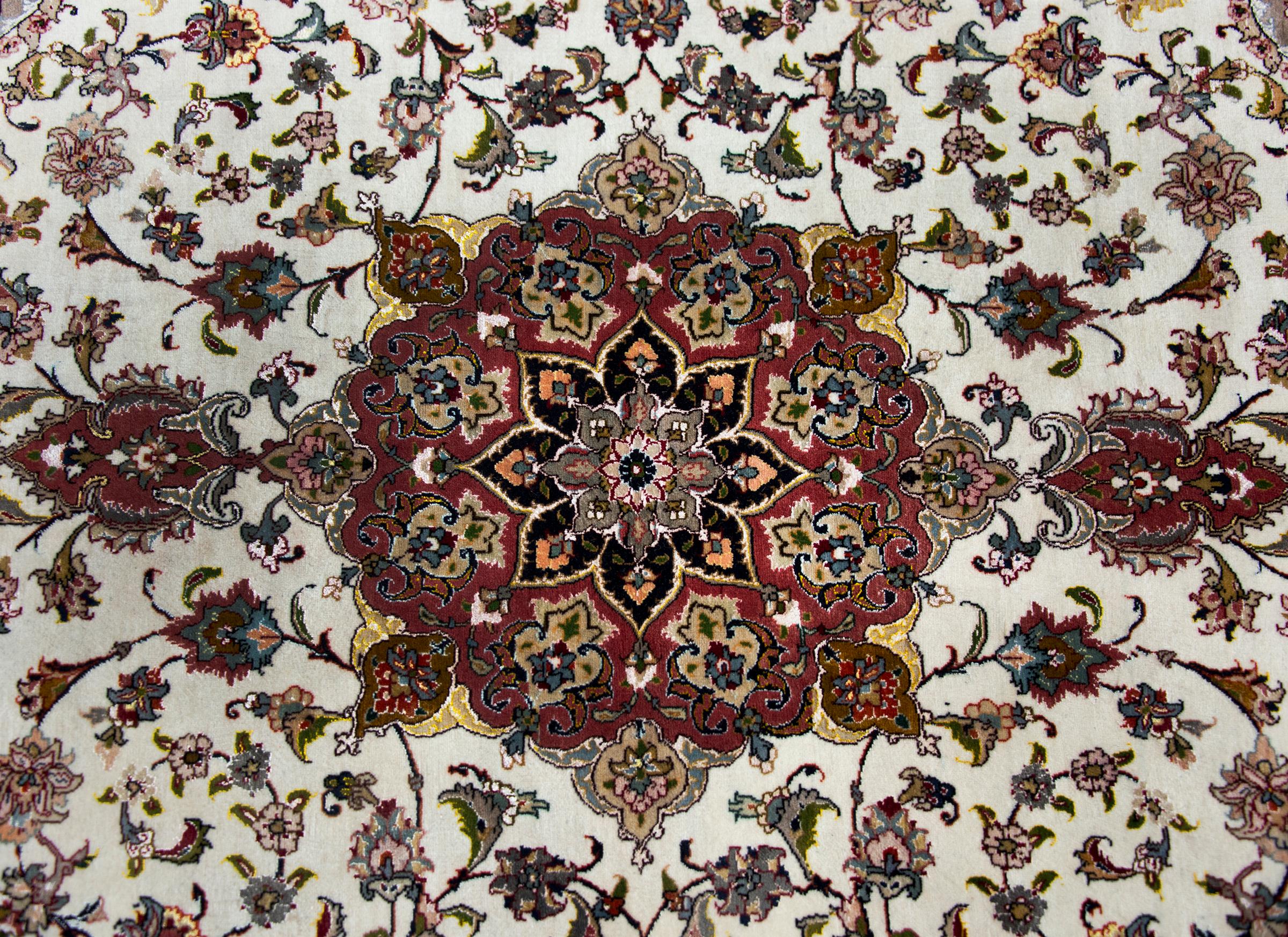 Laine Tapis persan vintage en soie et laine de Tabriz en vente