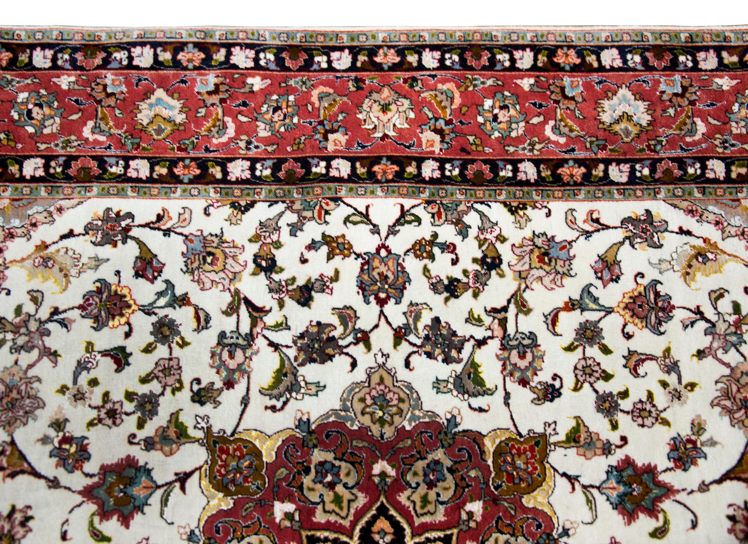 Tapis persan vintage en soie et laine de Tabriz en vente 1