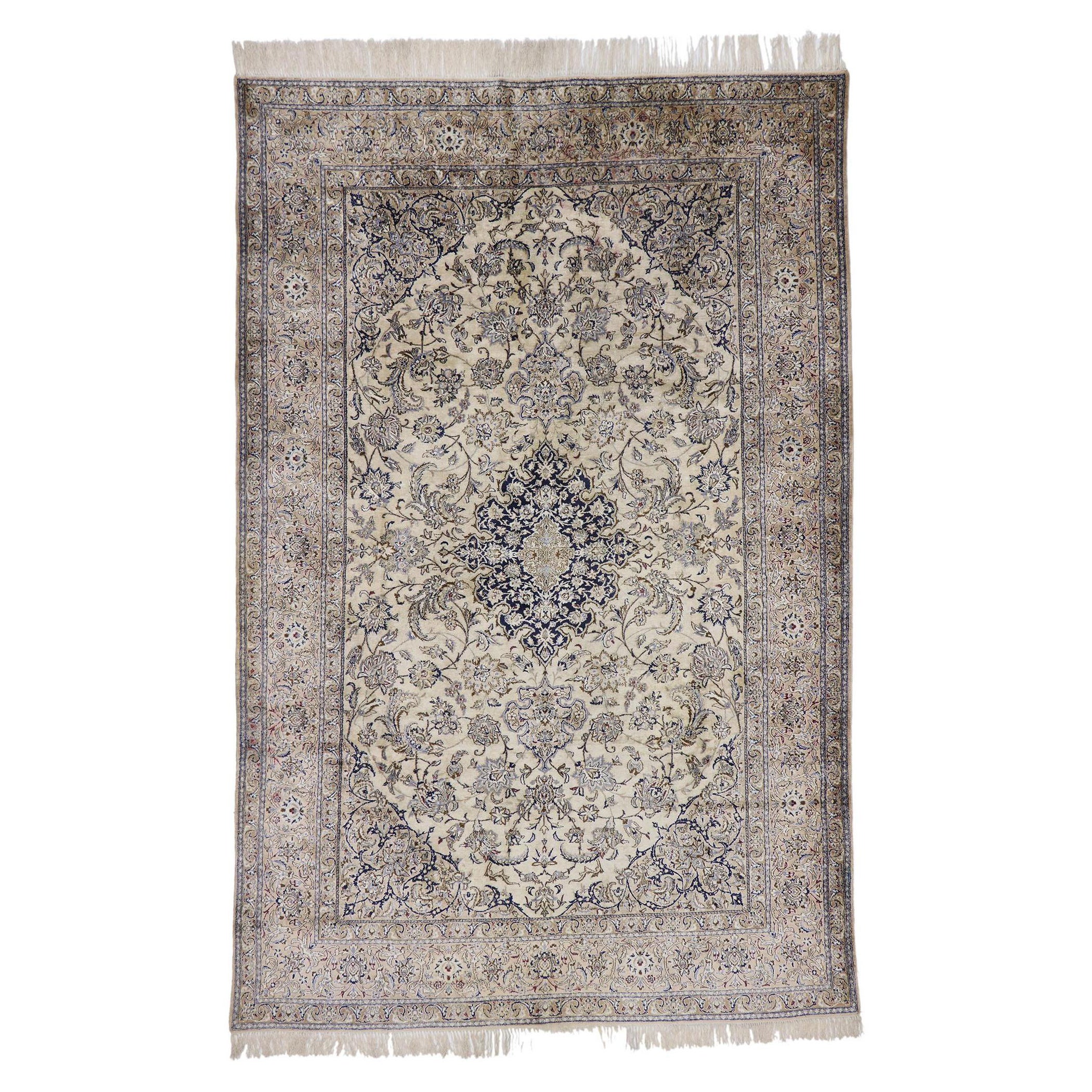 Tappeto persiano vintage in seta Nain con stile cottage francese in vendita
