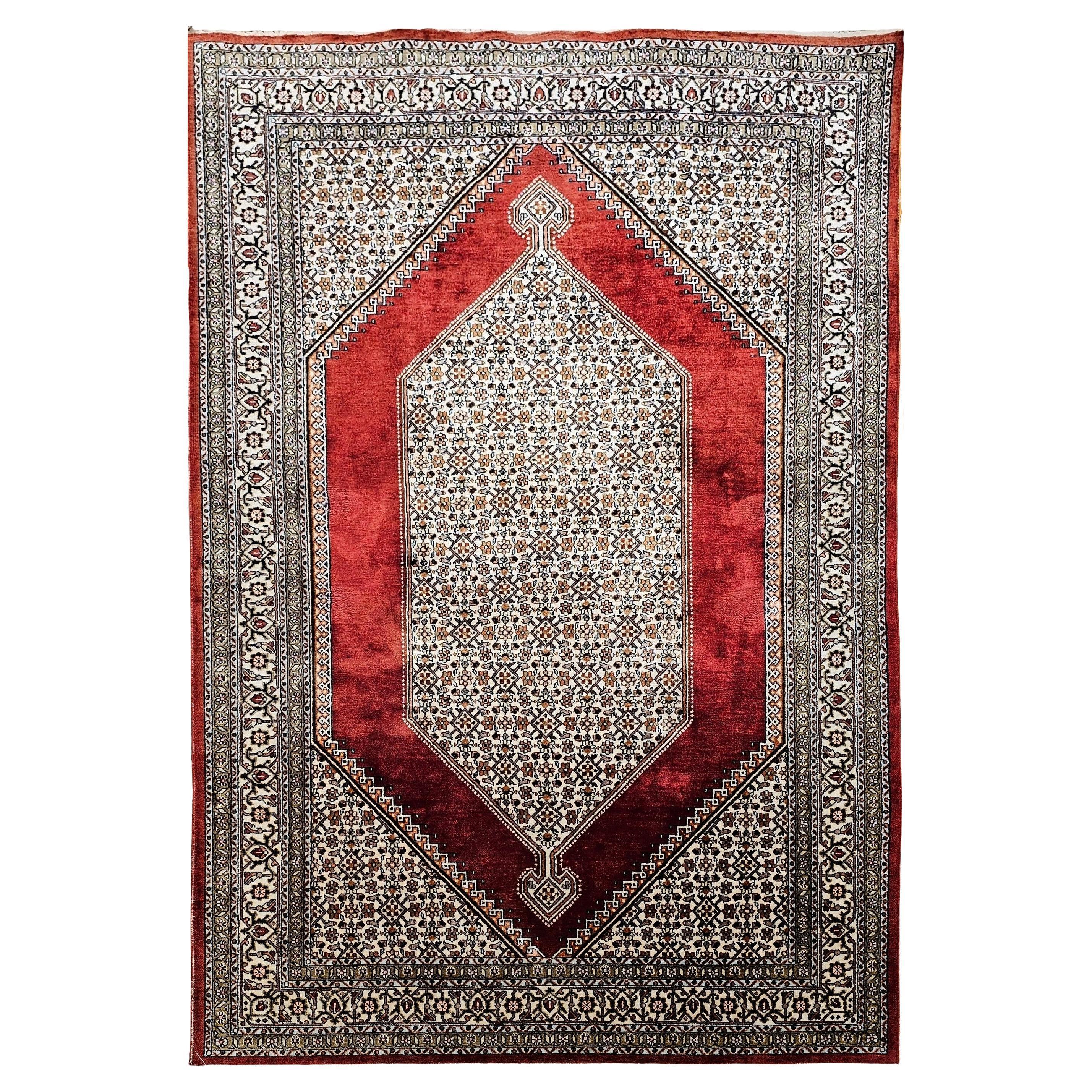 Alfombra persa vintage de seda Qum con motivos Herati en toda la superficie