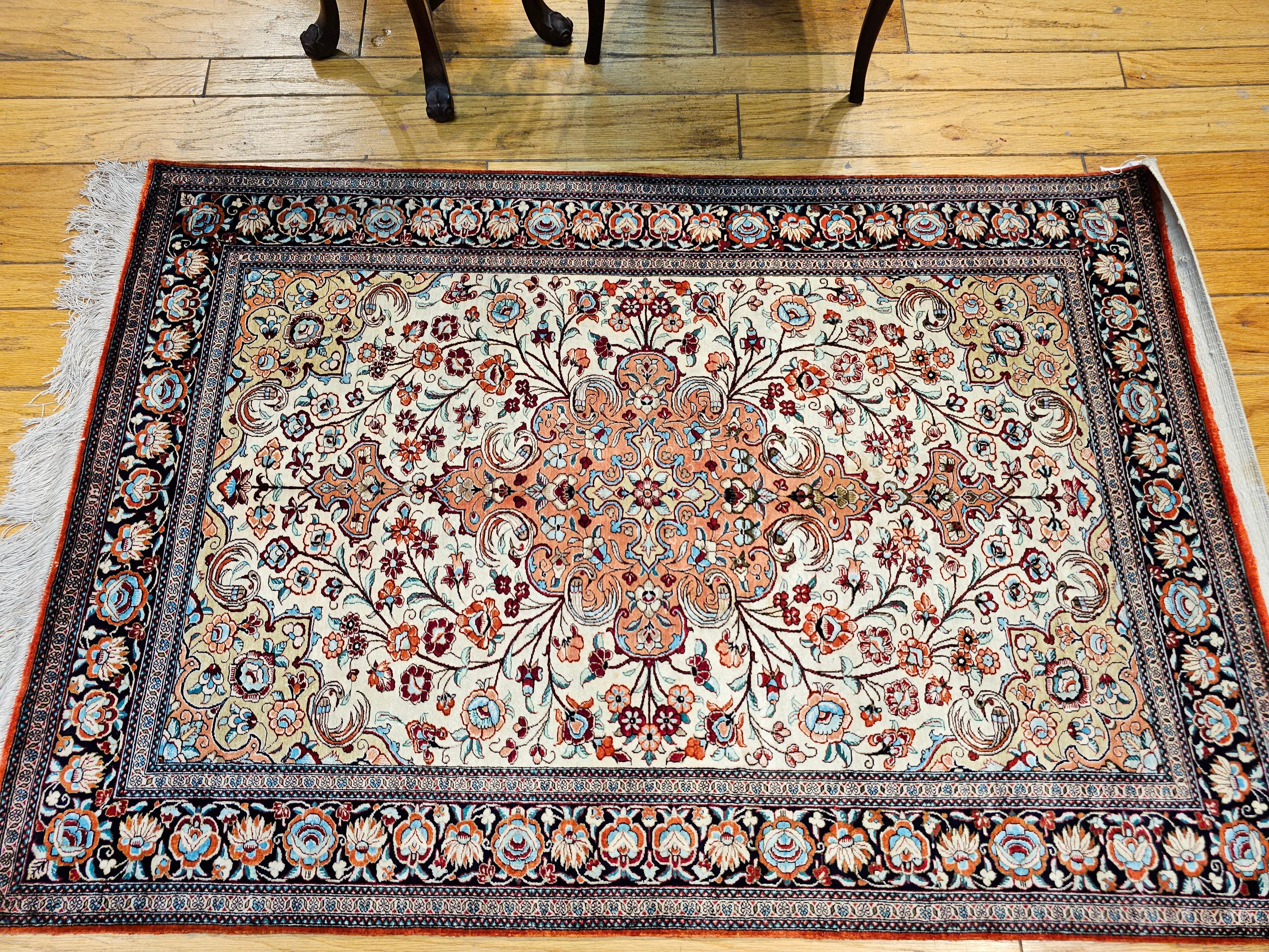Persischer Qum-Teppich aus Seide mit Blumenmuster in Elfenbein, Rost, Kamel, Marineblau im Angebot 7