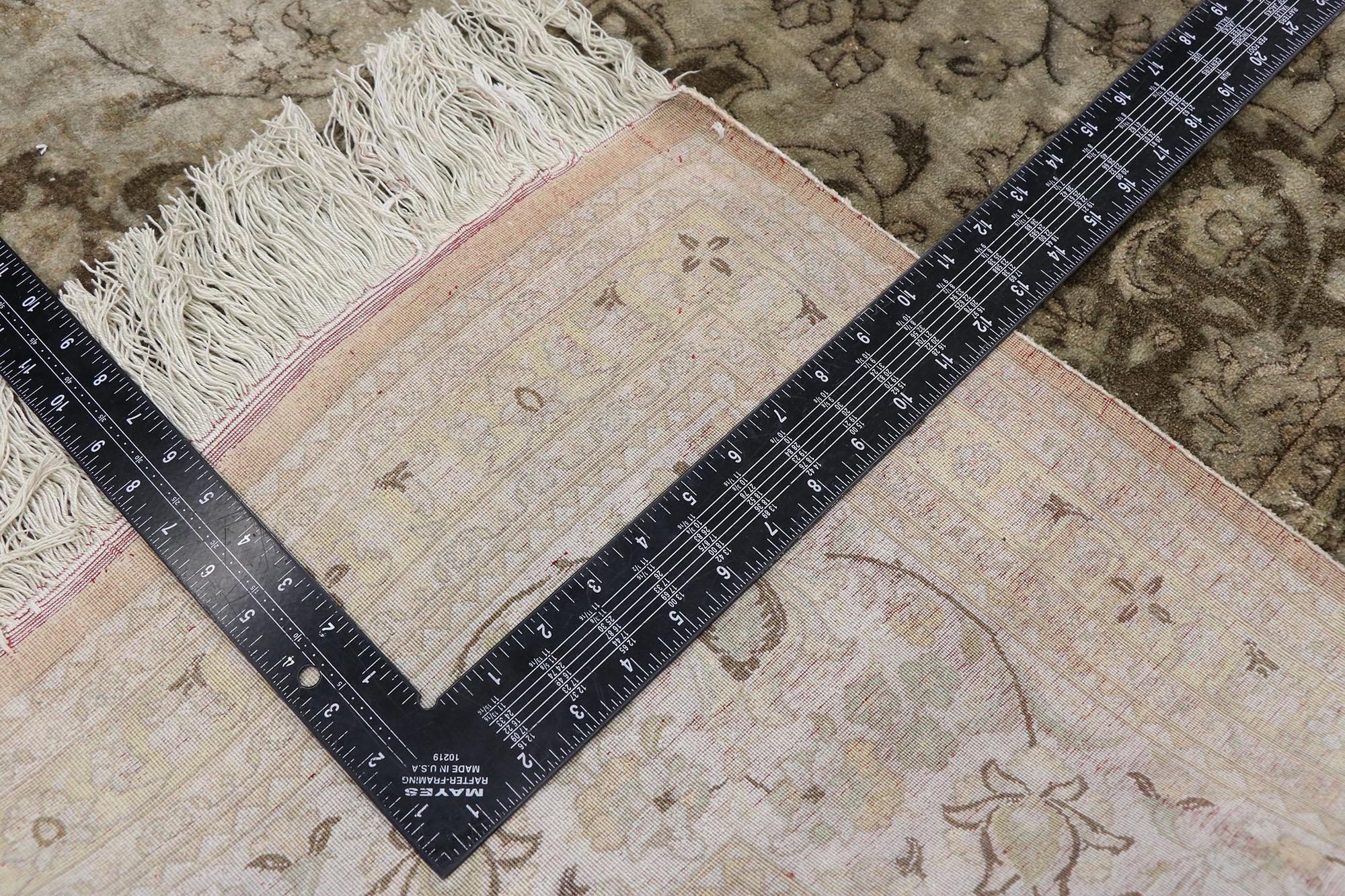 Noué à la main Tapis persan vintage en soie avec motif cachemire de style cottage français en vente