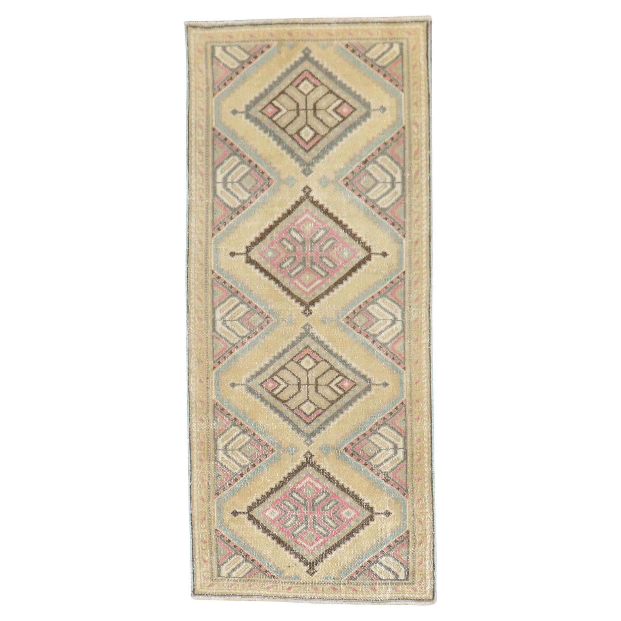 Kleiner persischer Vintage-Teppich im Angebot
