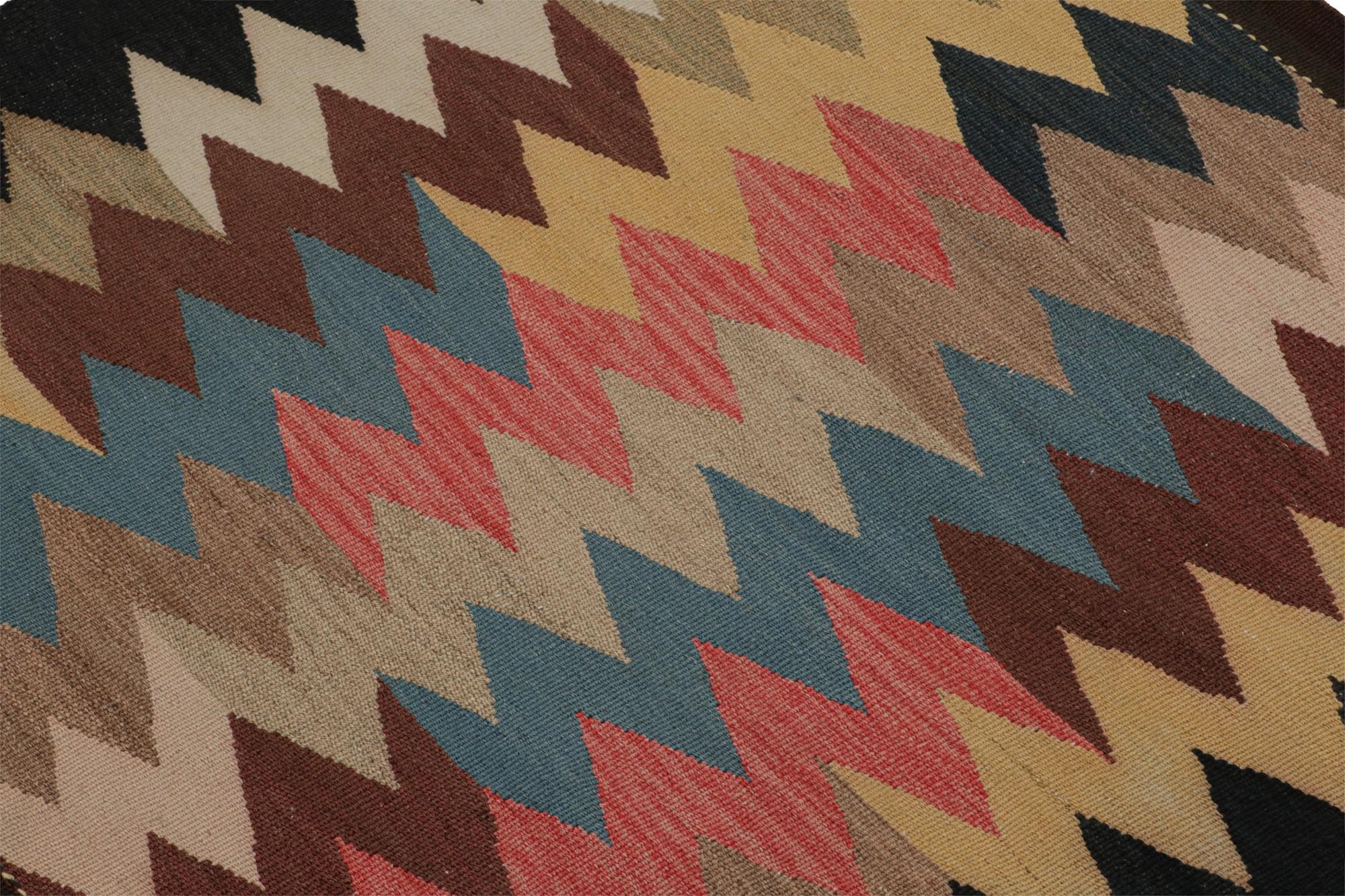 Persischer Sofreh-Kilim und quadratischer Teppich mit Mustern, von Rug & Kilim (Handgeknüpft) im Angebot