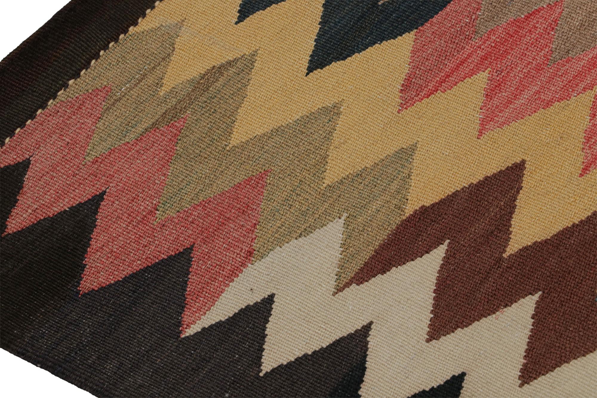 Persischer Sofreh-Kilim und quadratischer Teppich mit Mustern, von Rug & Kilim im Zustand „Gut“ im Angebot in Long Island City, NY