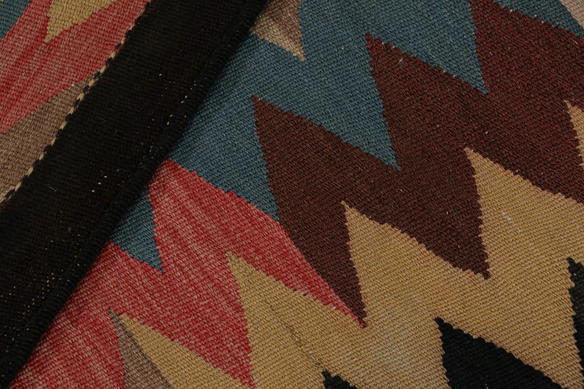 Persischer Sofreh-Kilim und quadratischer Teppich mit Mustern, von Rug & Kilim (Wolle) im Angebot
