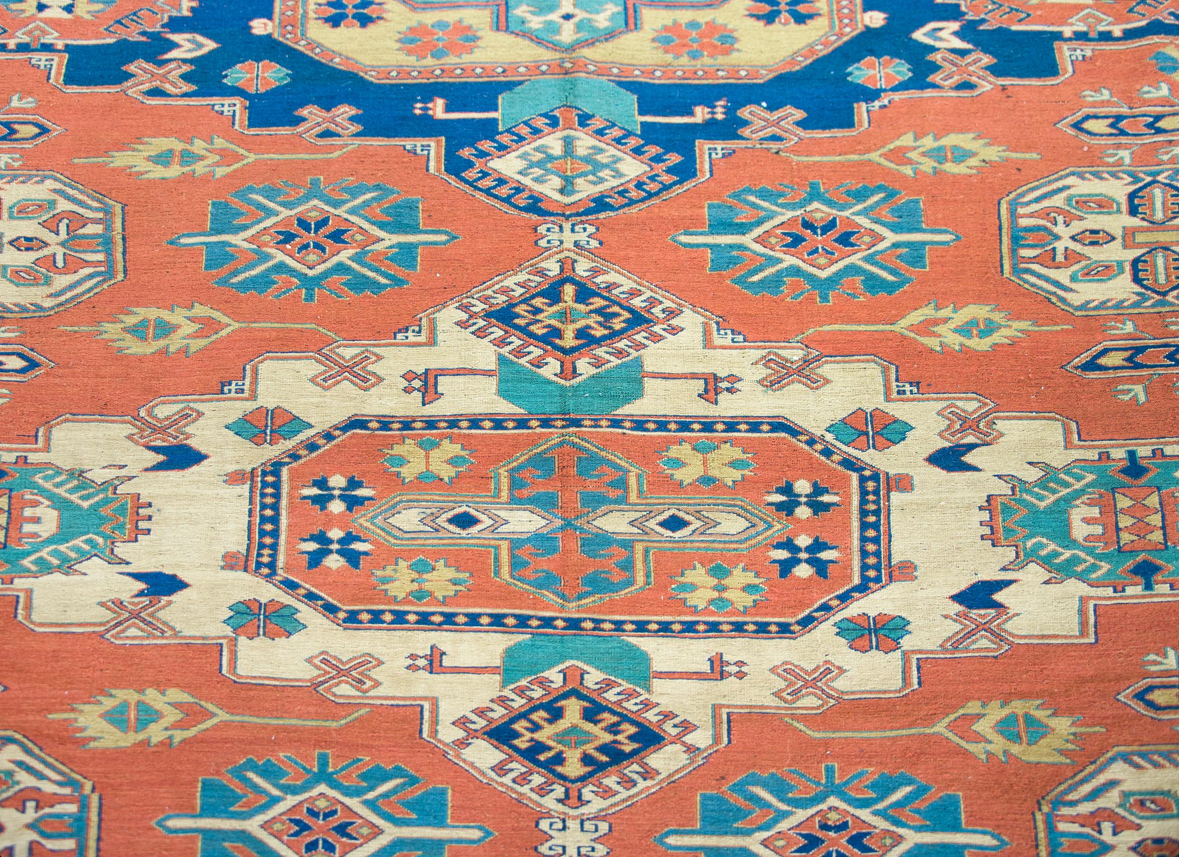 Alter persischer Soumak-Teppich im Angebot 1