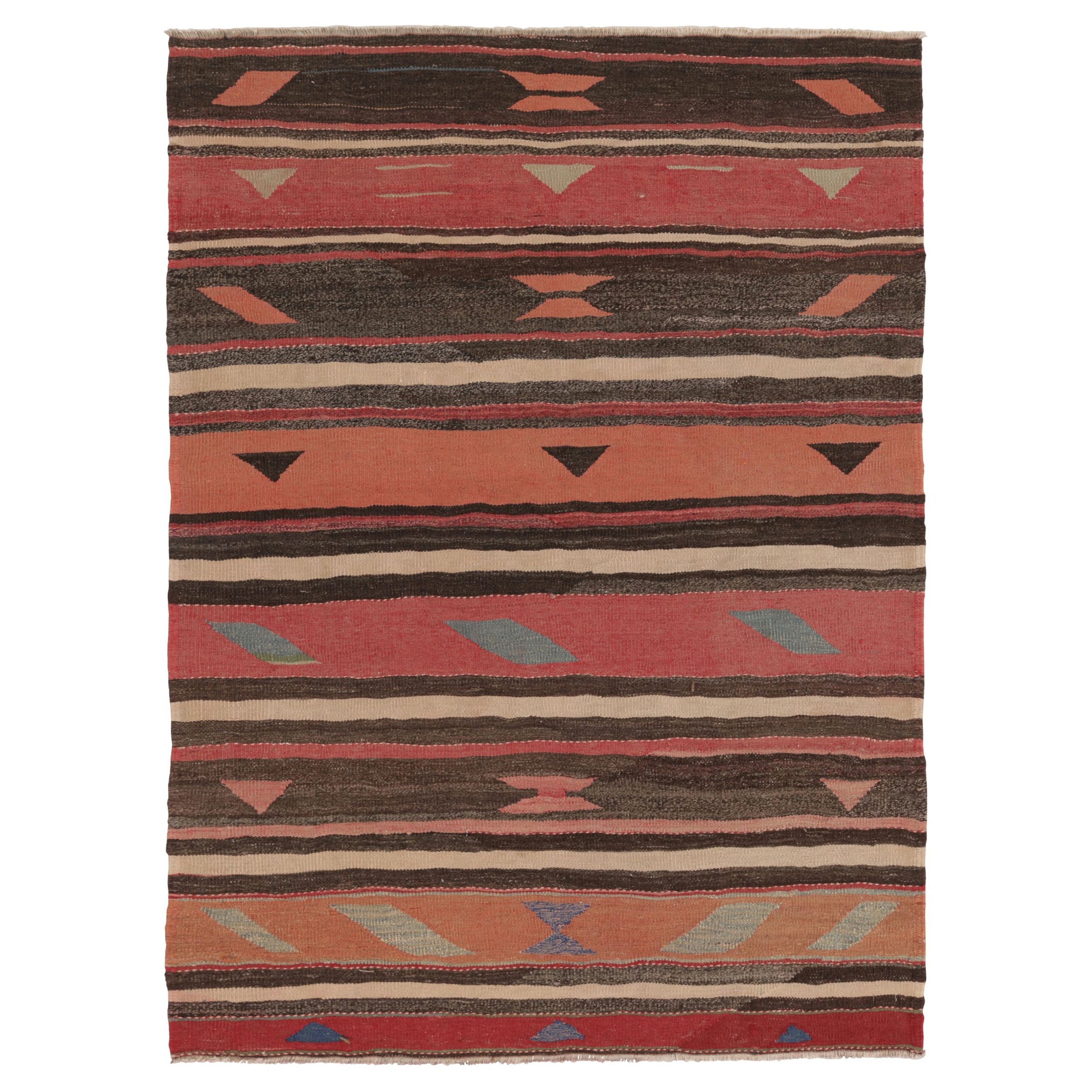 Vintage Persian Square Kilim, Streifen mit kühner Stammesgeometrie - Rug
Kilim