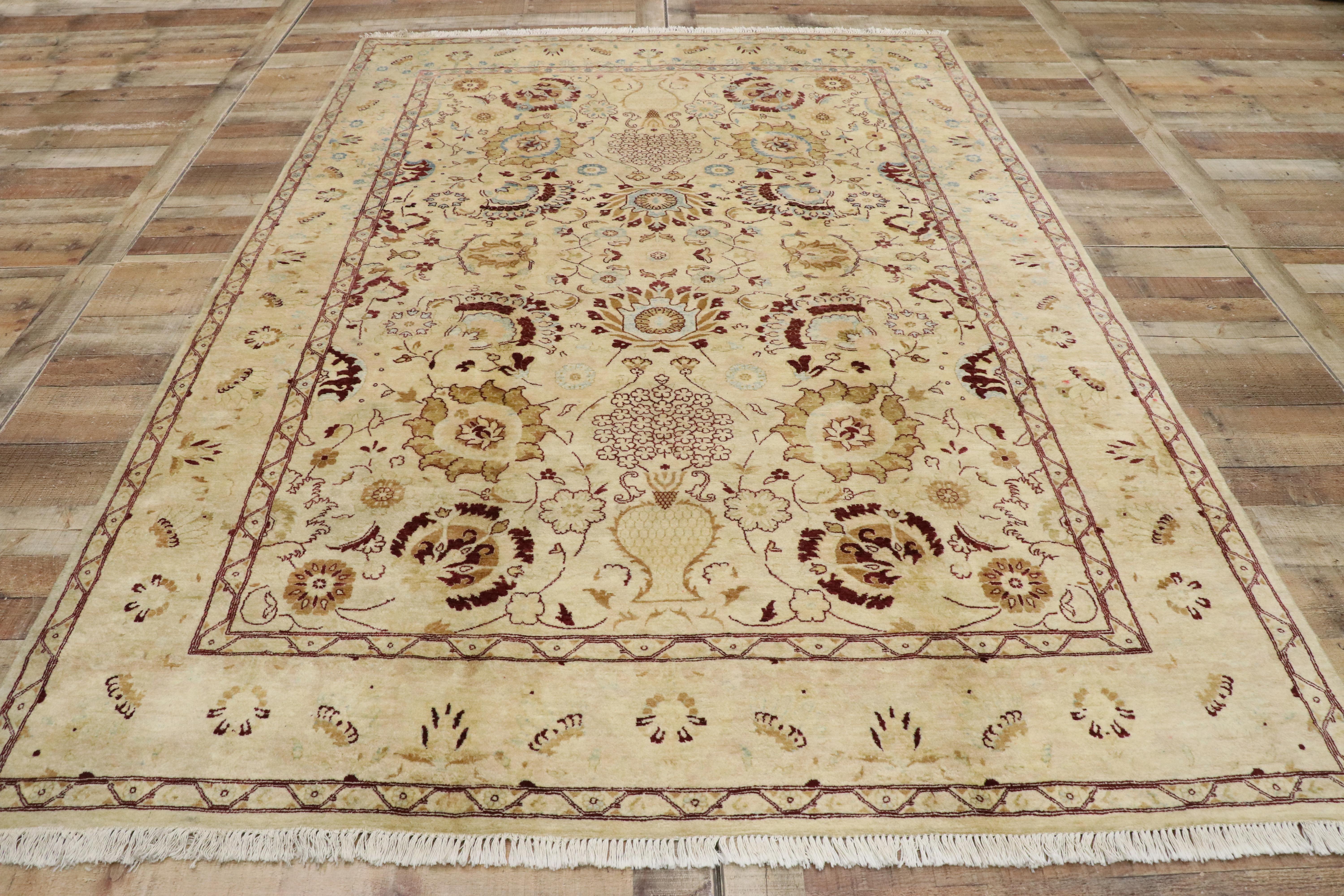 Vintage Persian Style Area Rug with Traditional Vase Design In Good Condition For Sale In Dallas, TX