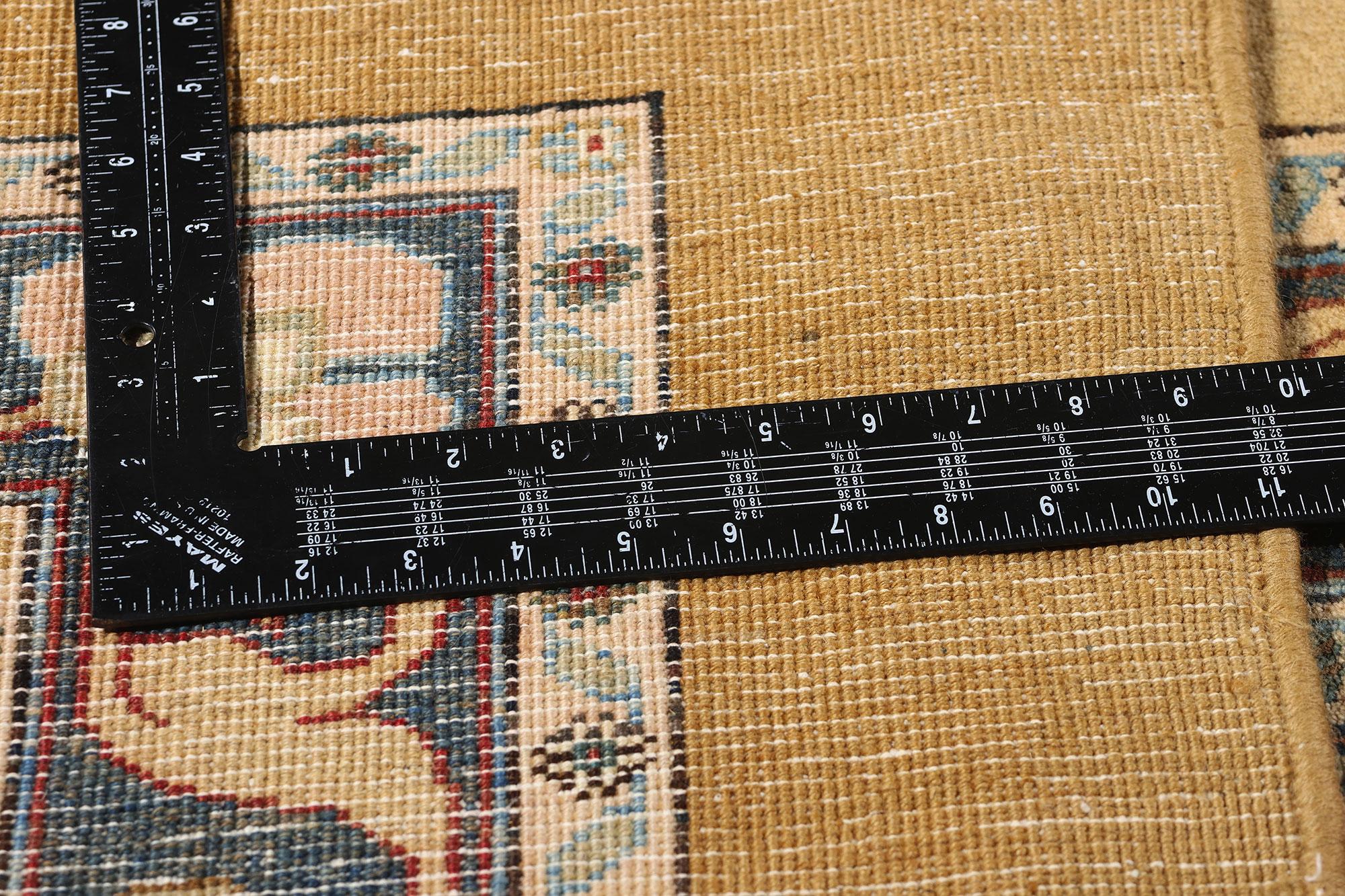 Zeitgenössischer persischer Sultanabad-Teppich mit traditionellem Stil im Zustand „Gut“ im Angebot in Dallas, TX