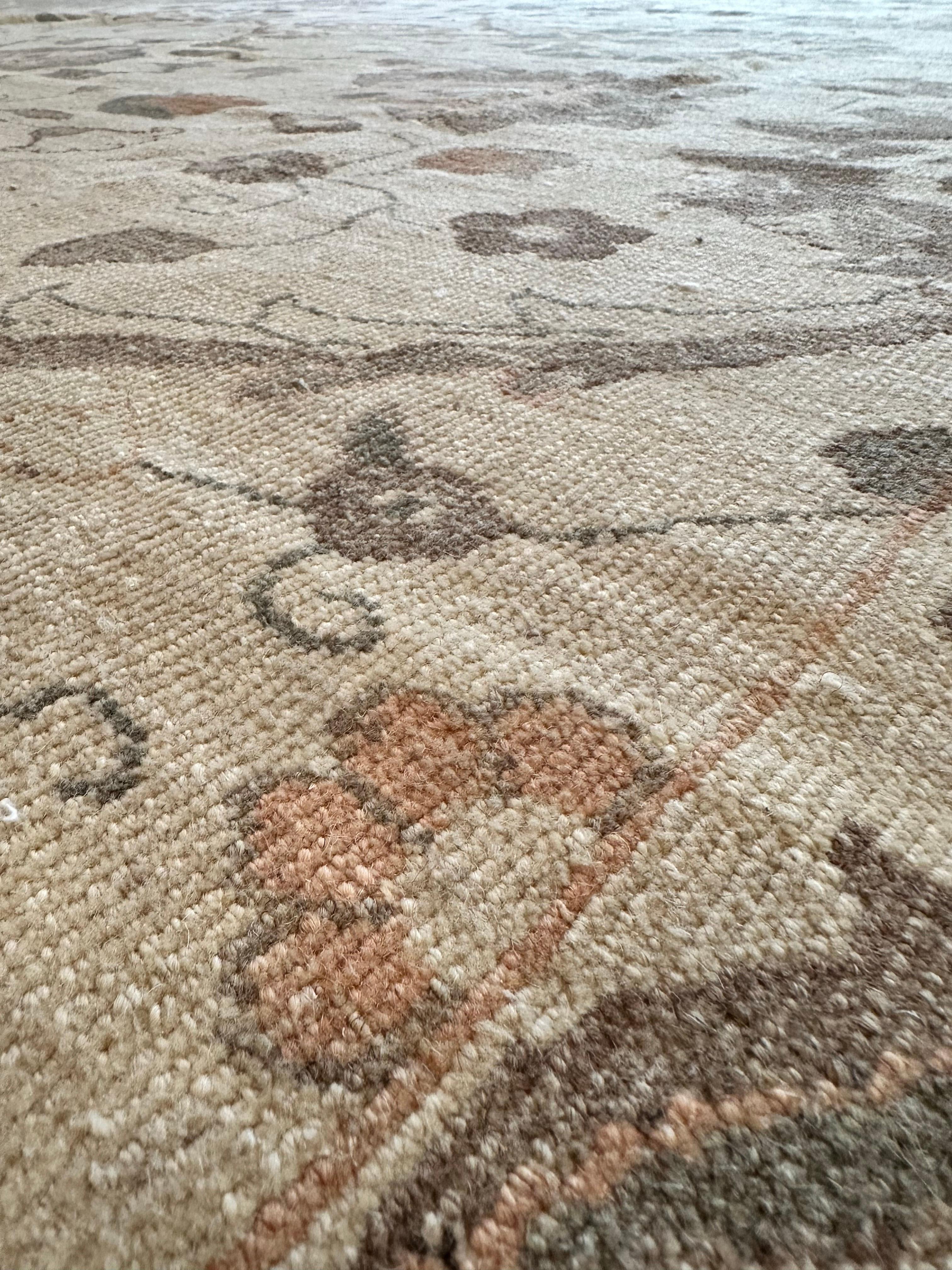 Tapis persan Sultanabad fait à la main, fond ivoire, bordure grise douce en vente 6