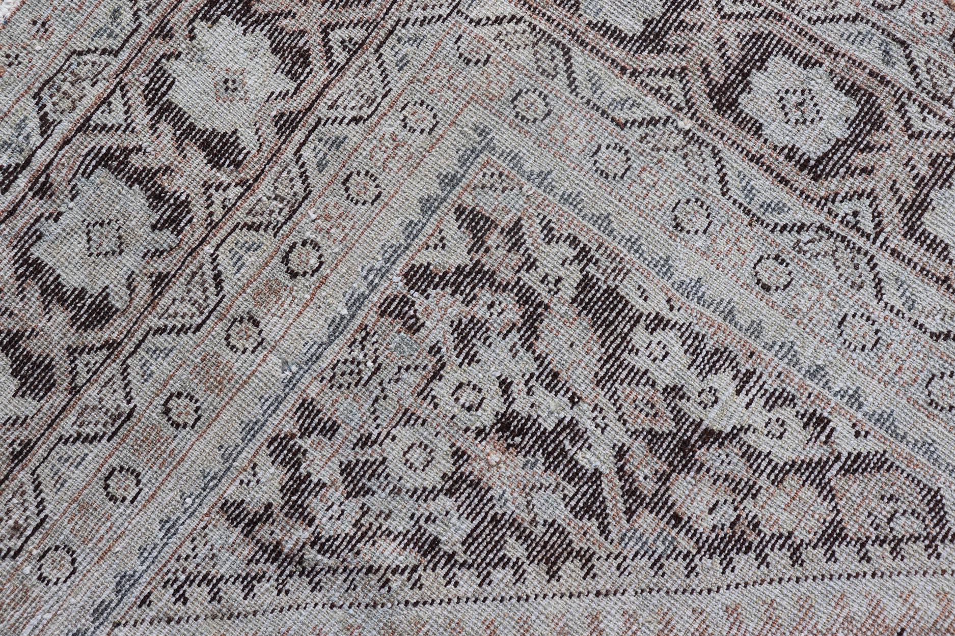 Vintage Persian Sultanabad-Mahal Rug with Sub-Geometric Diamond For Sale 9