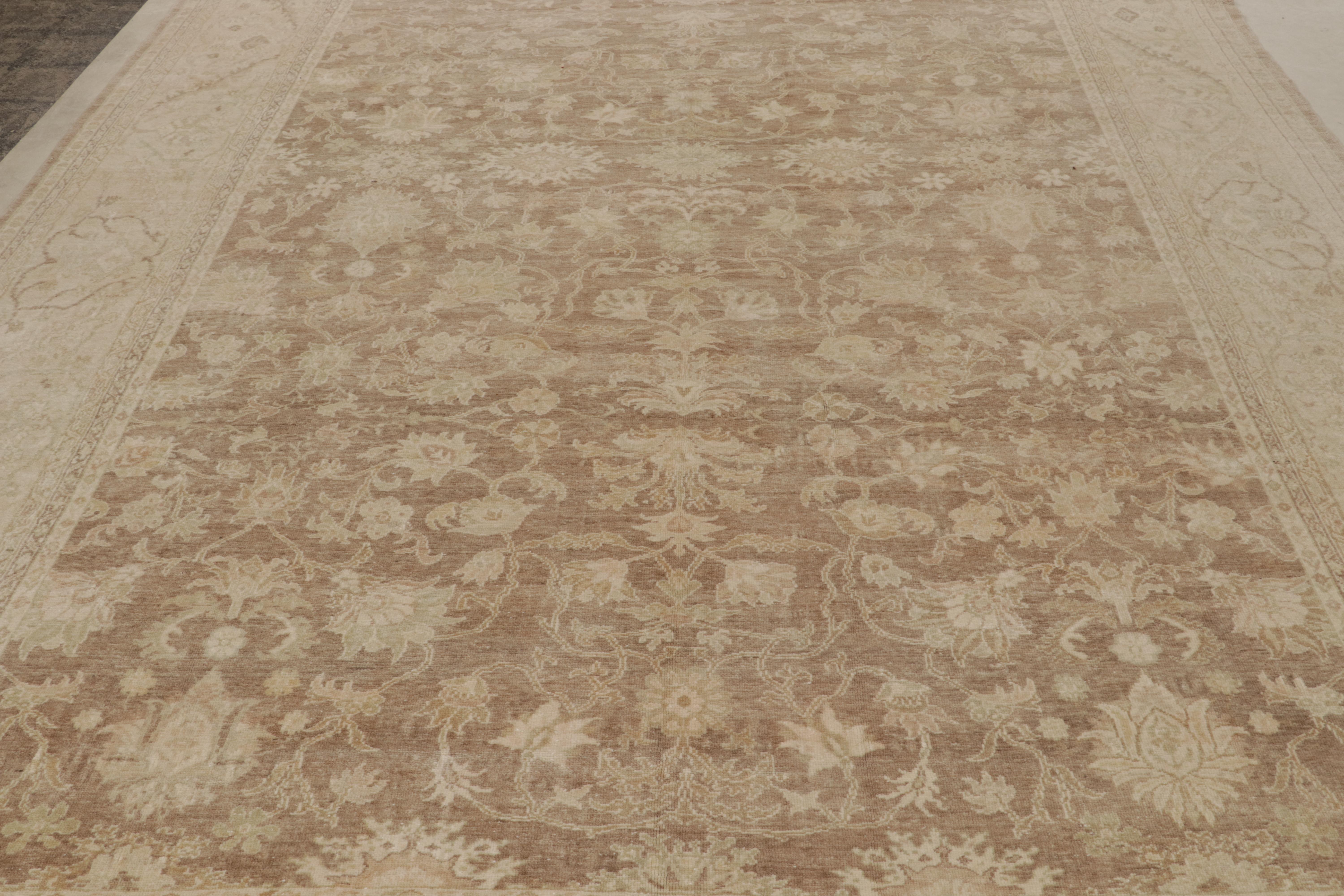 Persischer Sultanabad-Teppich in Beige mit Blumenmustern, von Rug & Kilim (Mitte des 20. Jahrhunderts) im Angebot