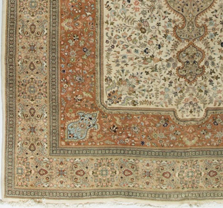 Persischer Täbris 1,82 m x 1,62 m (11'5 x 16'2 m) im Zustand „Gut“ im Angebot in Secaucus, NJ