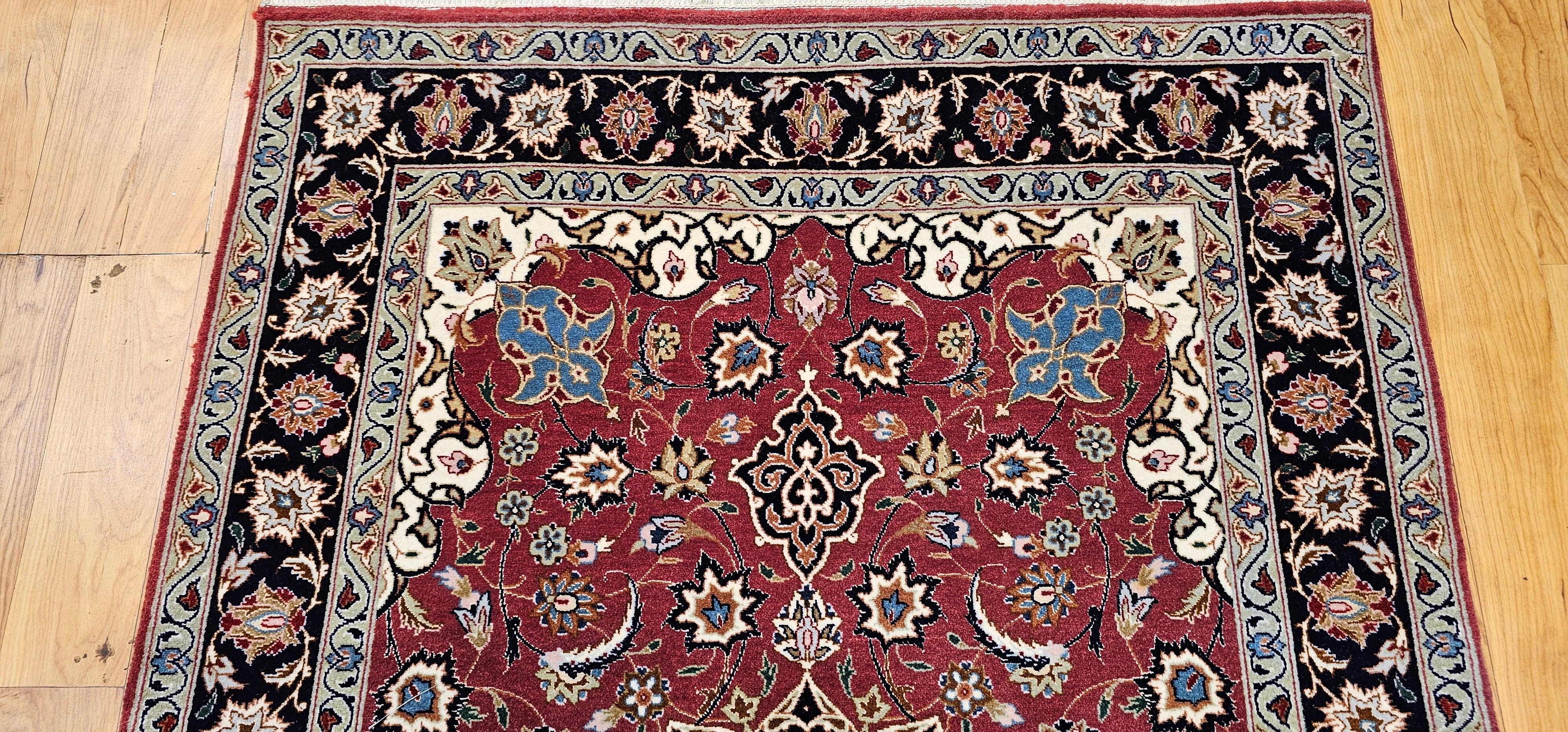 Persiano Tappeto persiano d'epoca Tabriz con motivo floreale in rosso melograno, blu navy in vendita