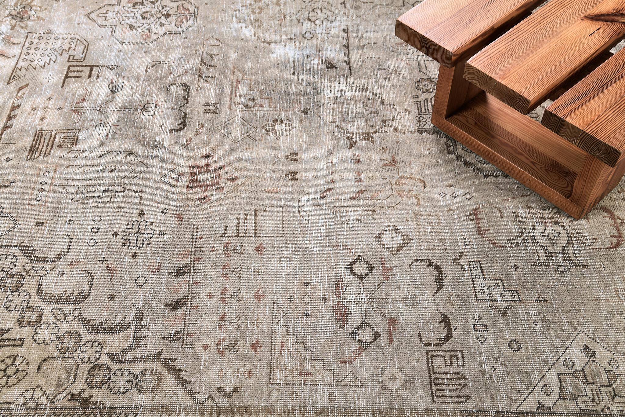 Inizio XX secolo Tappeto persiano d'epoca Tabriz by Mehraban Rugs in vendita