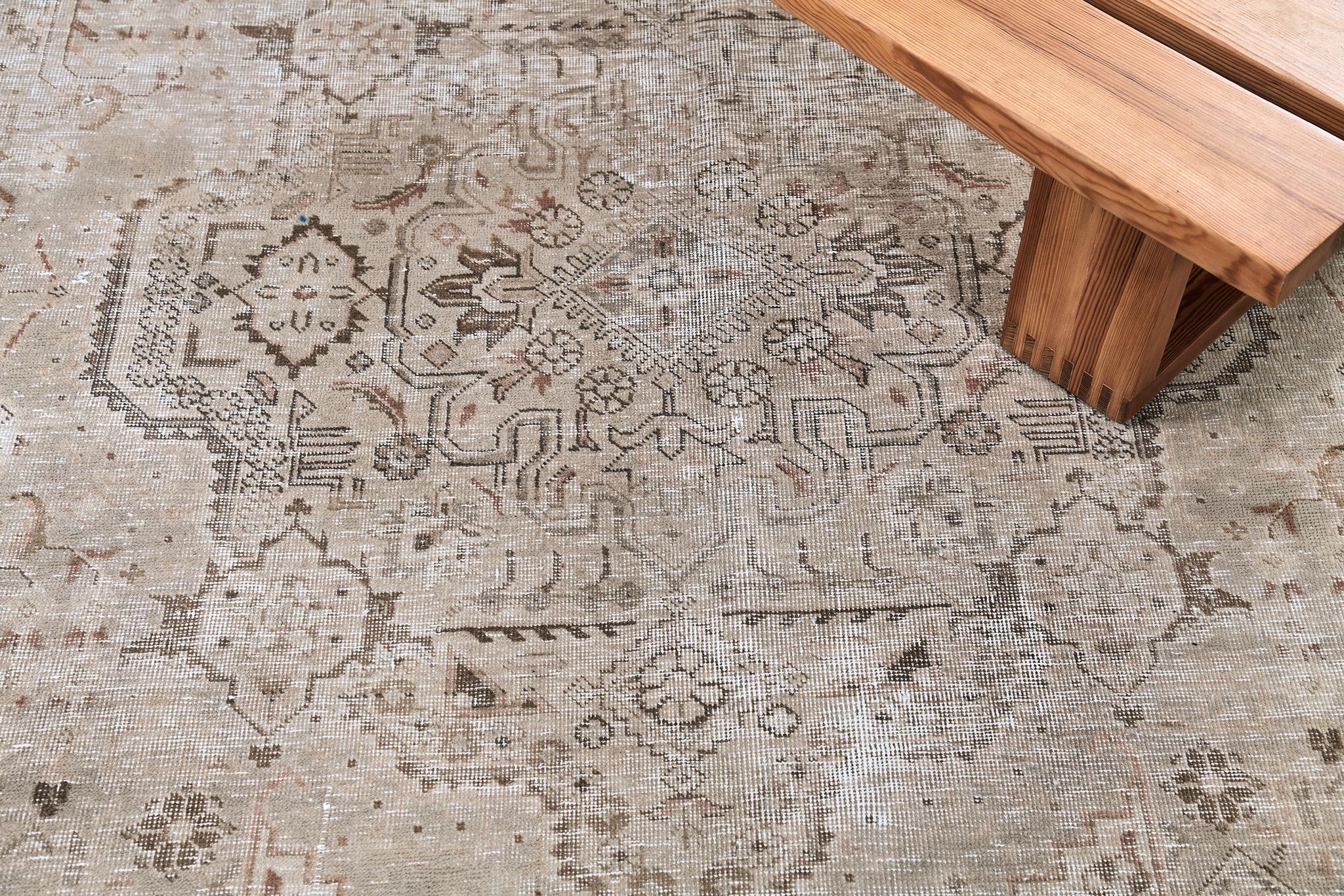 Tappeto persiano d'epoca Tabriz by Mehraban Rugs in vendita 1