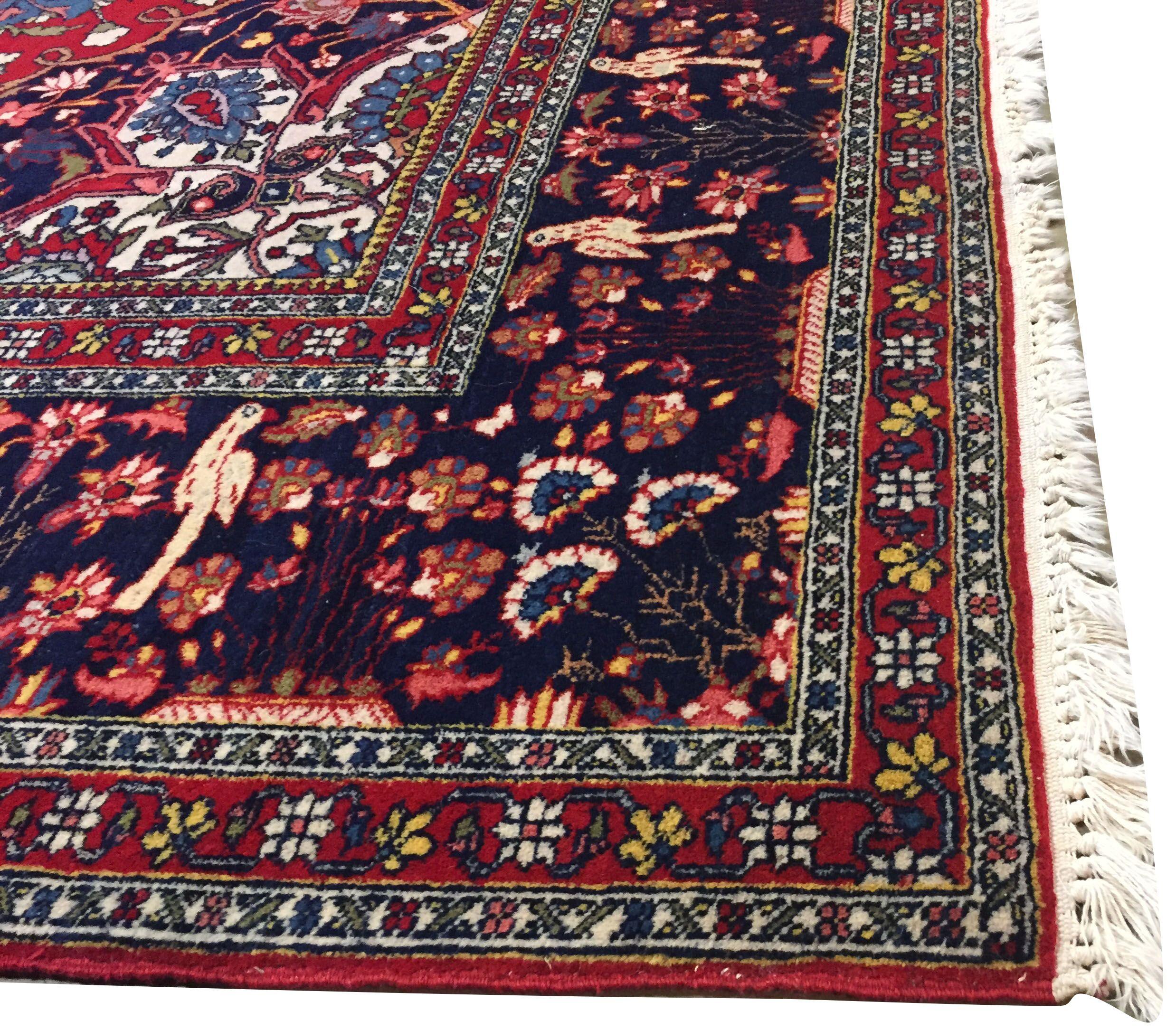 Tappeto persiano Tabriz vintage. Misura 8'6 x 11'6. Con un disegno Mohtashem ornato su un campo rosso. Colori: Rosso/blu/avorio/giallo.