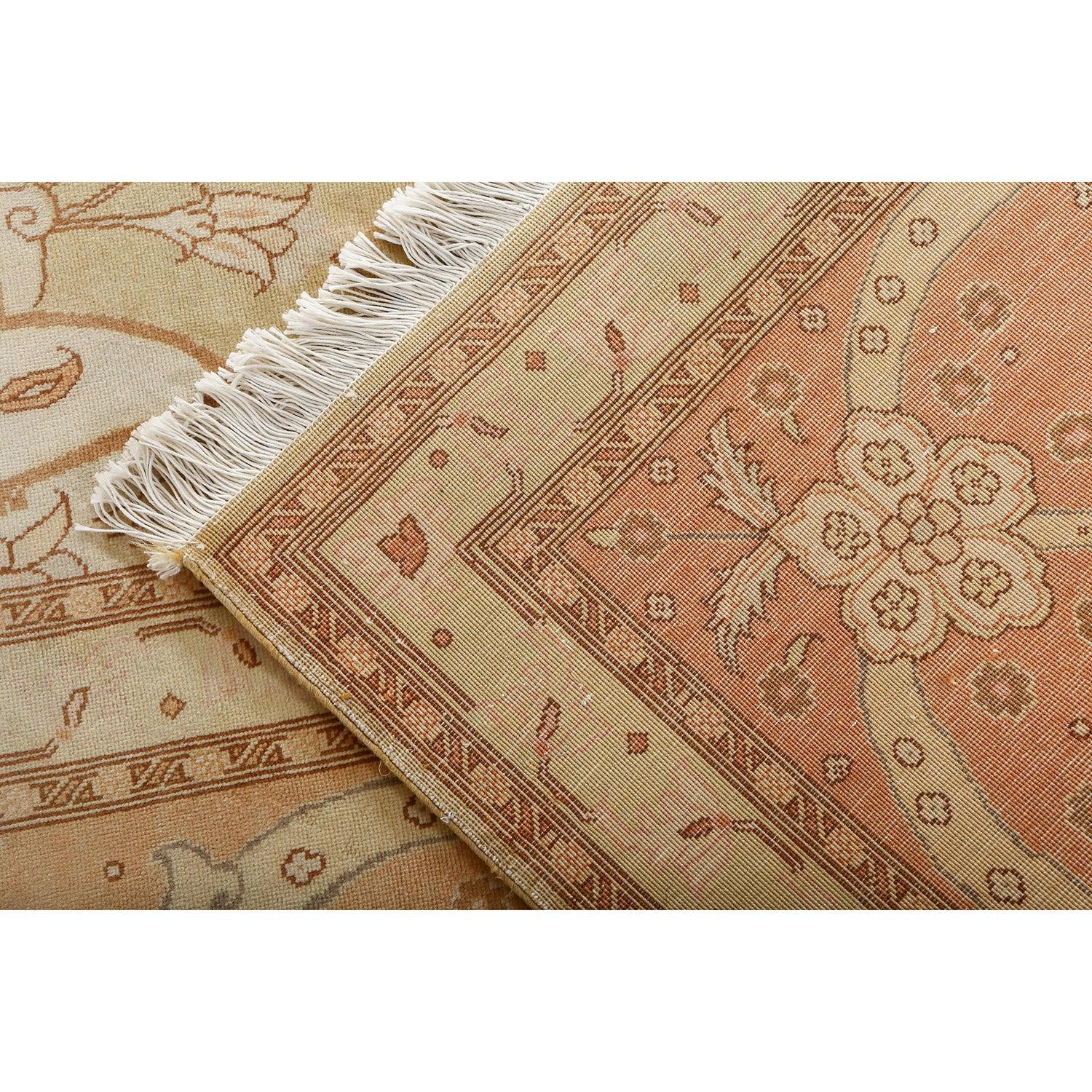 Tappeto Tabriz EMAD vintage in kork e cotone 13'8 X 9'11
 
 Key Detail:
 Pile: Kork (LANA BABY LAMB)
 Fondazione: Cotone
 Origine: Tabriz EMAD
 Design/One: DRAGONE
 Età approssimativa: 65 anni
 Qualità (KPI): 450
 Condizioni: Buono
 Dimensioni: 13'8