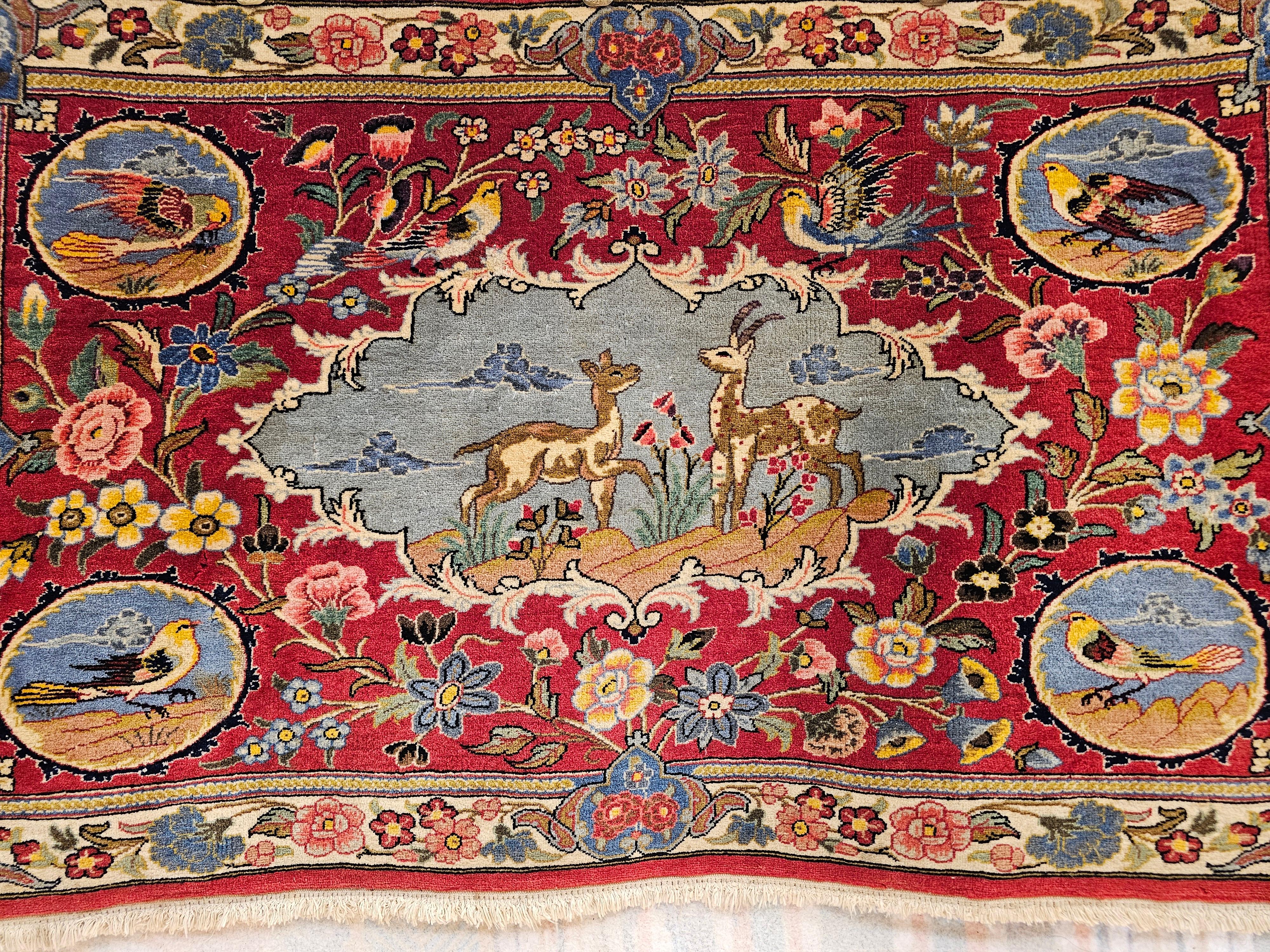 Tapis persan Tabriz vintage noué à la main représentant une scène de forêt et des animaux en vente 3