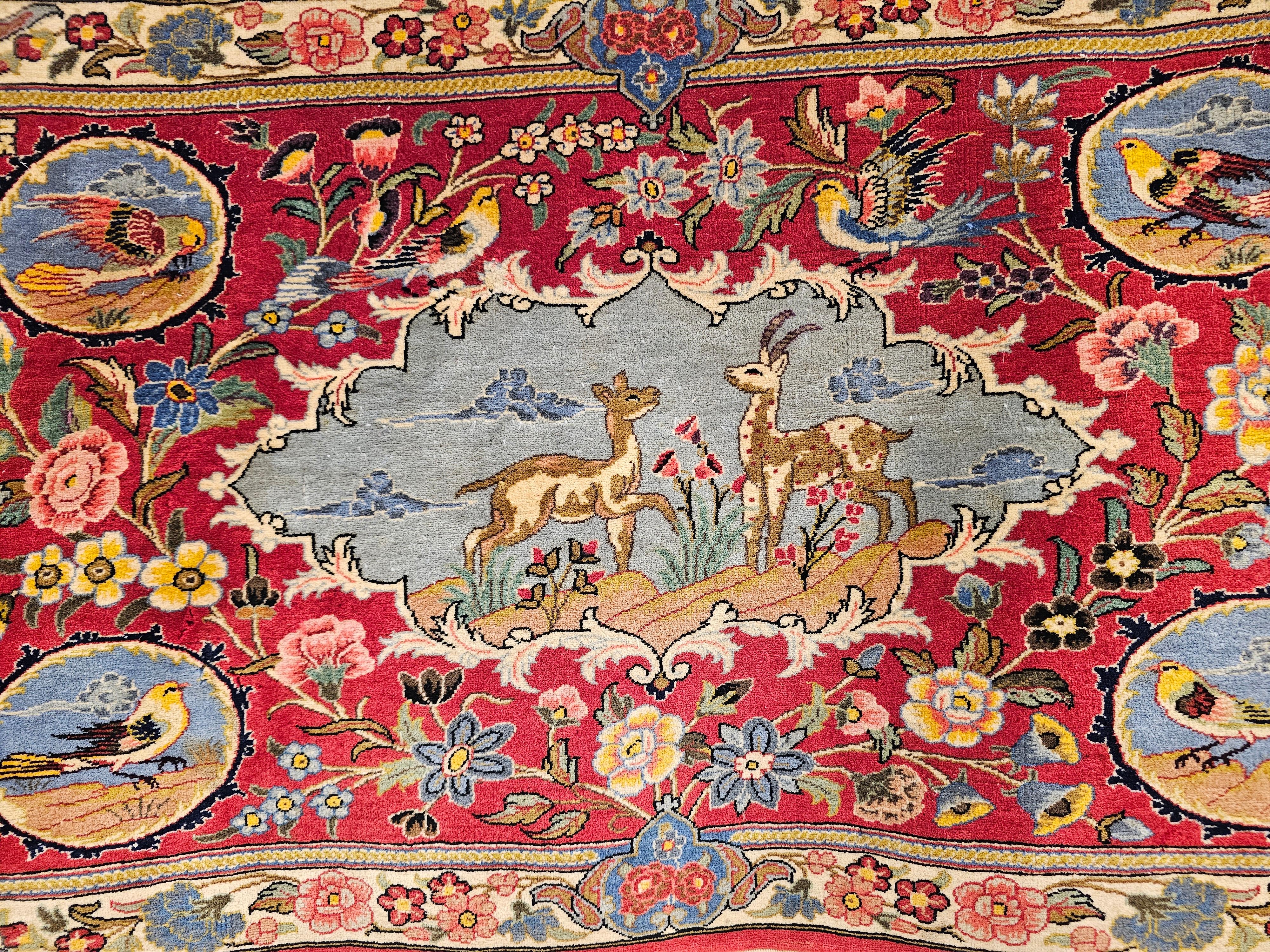 Tapis persan Tabriz vintage noué à la main représentant une scène de forêt et des animaux en vente 4