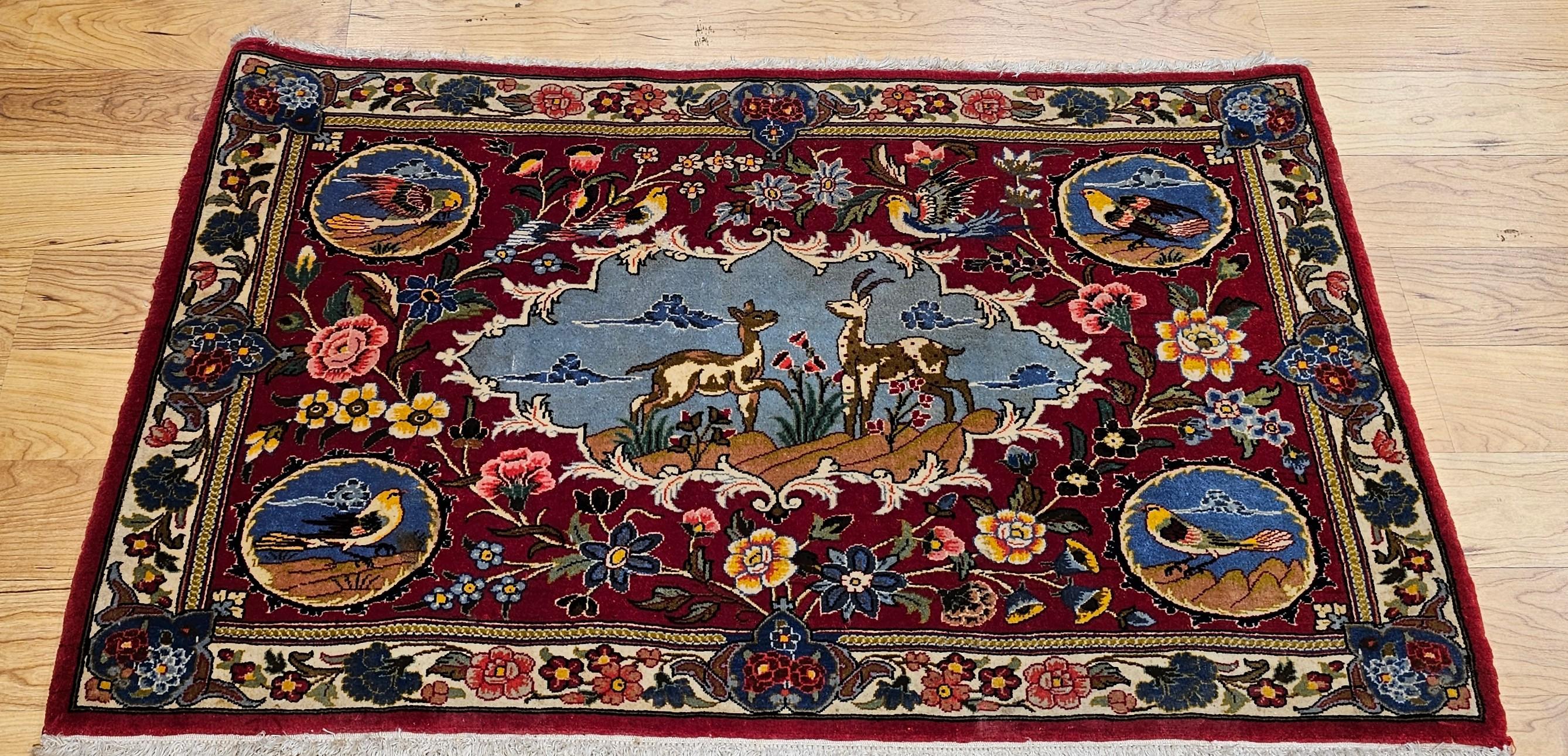 Tapis persan Tabriz vintage noué à la main représentant une scène de forêt et des animaux en vente 8