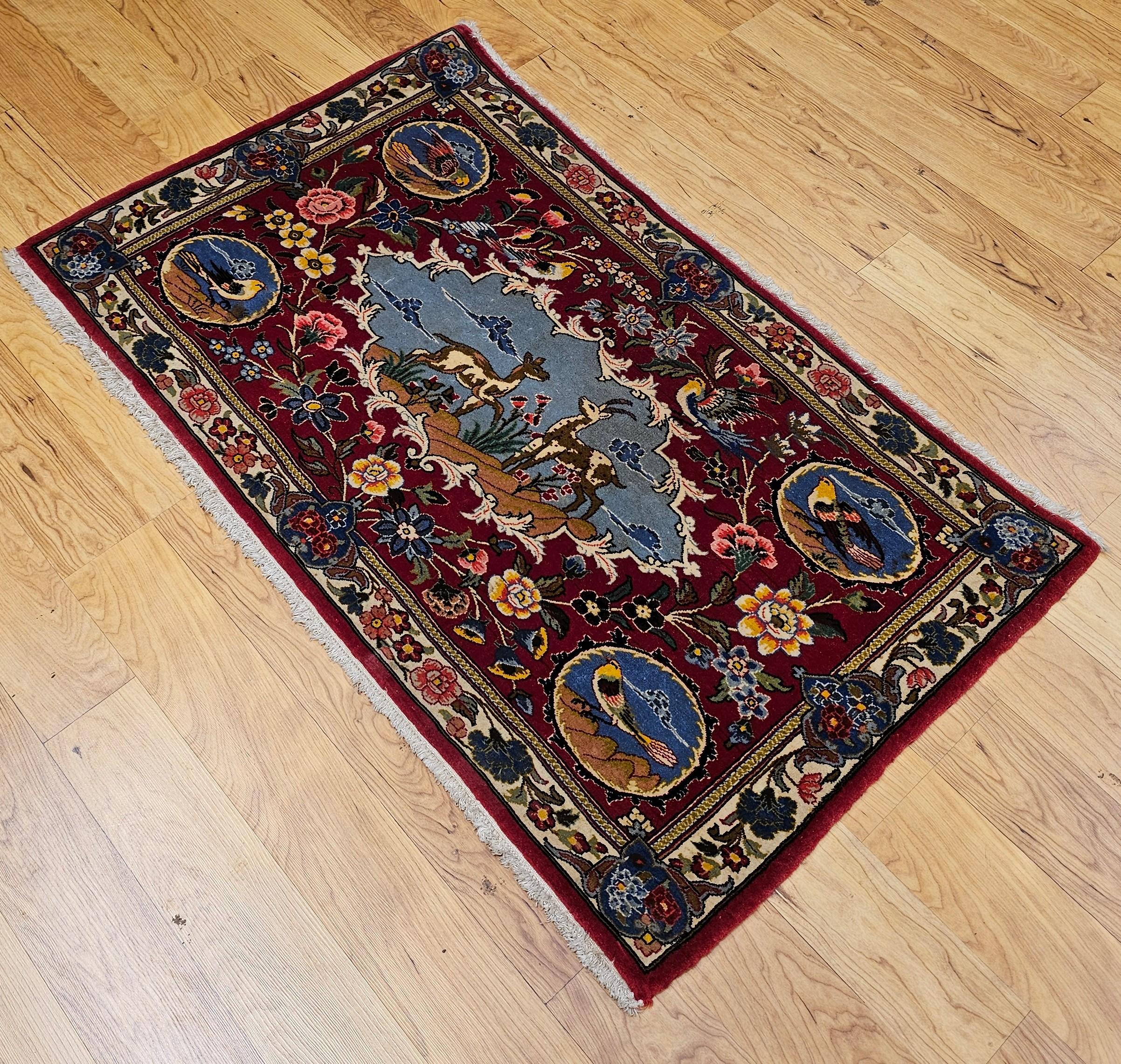 Tapis persan Tabriz vintage noué à la main représentant une scène de forêt et des animaux en vente 9