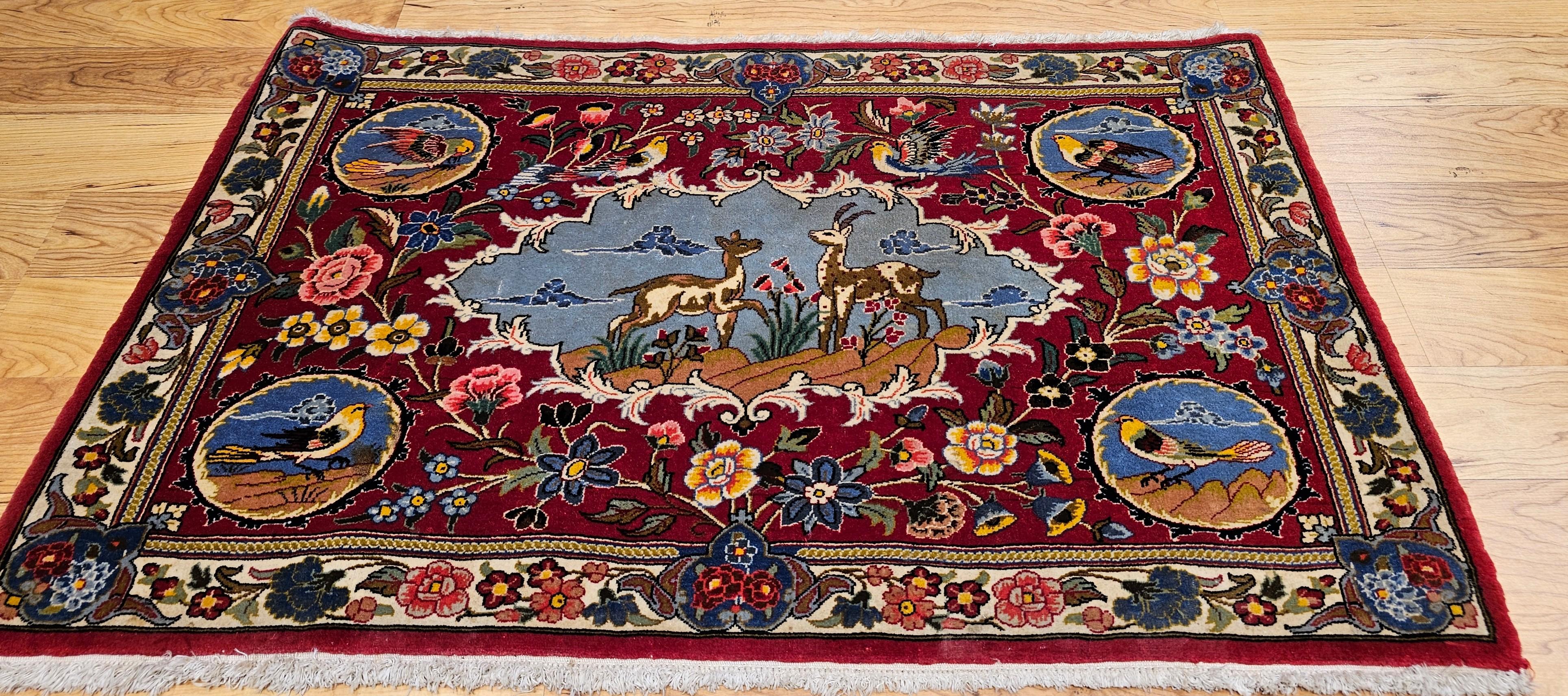Tapis persan Tabriz vintage noué à la main représentant une scène de forêt et des animaux en vente 10