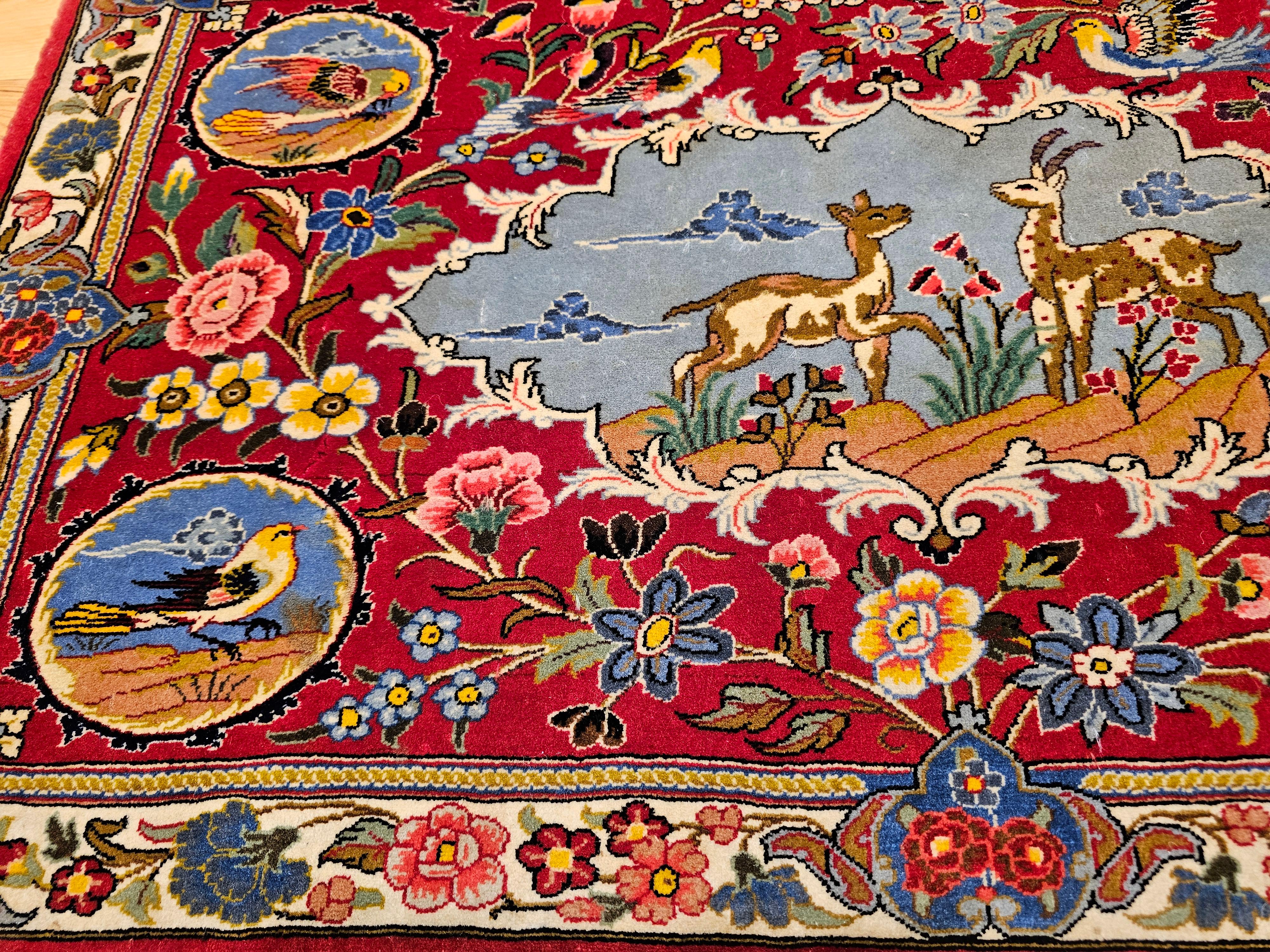 Tapis persan Tabriz vintage noué à la main représentant une scène de forêt et des animaux Bon état - En vente à Barrington, IL