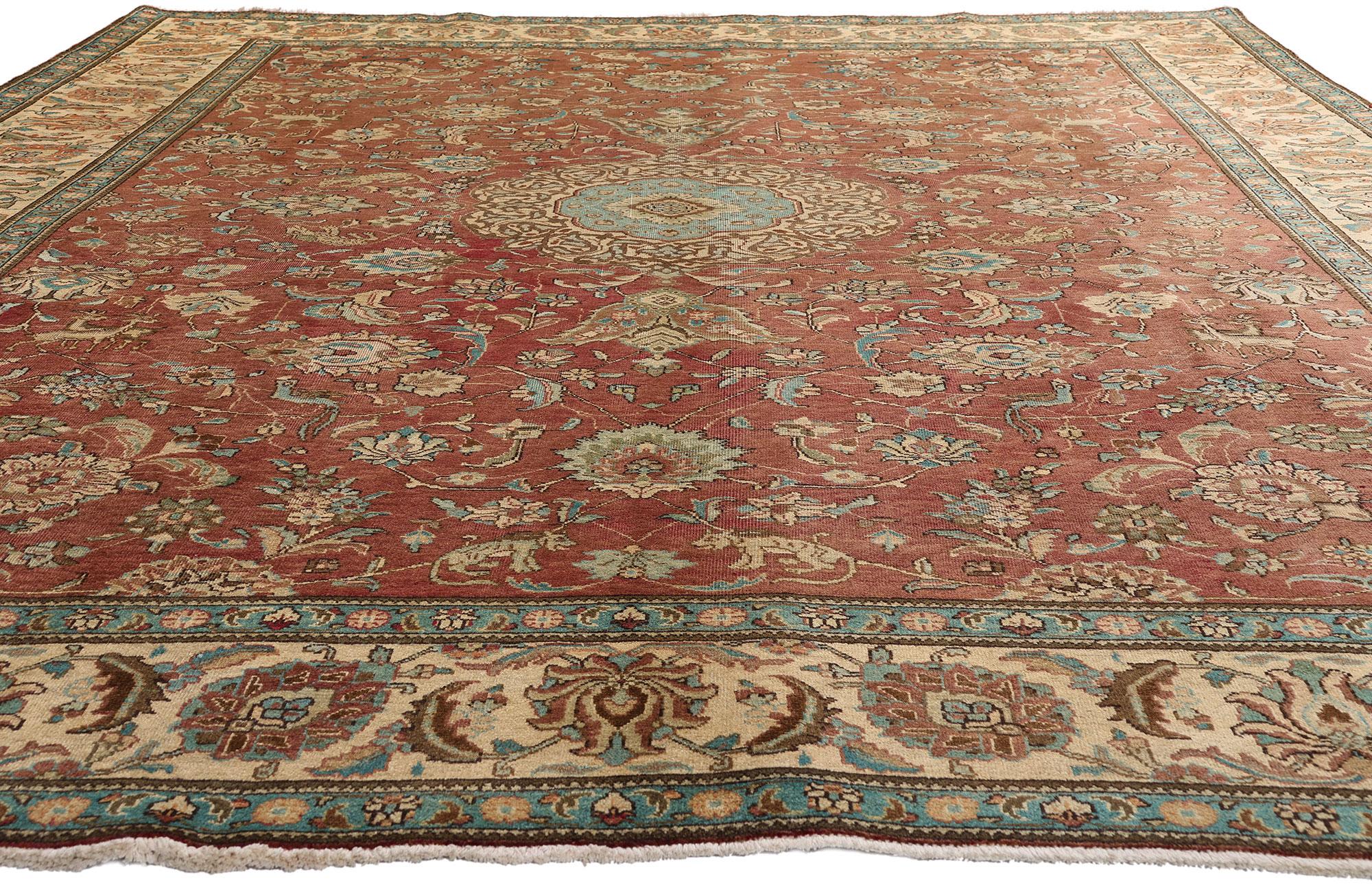 Noué à la main Tapis de galerie persan vintage de Tabriz avec scène de chasse et style médiéval en vente