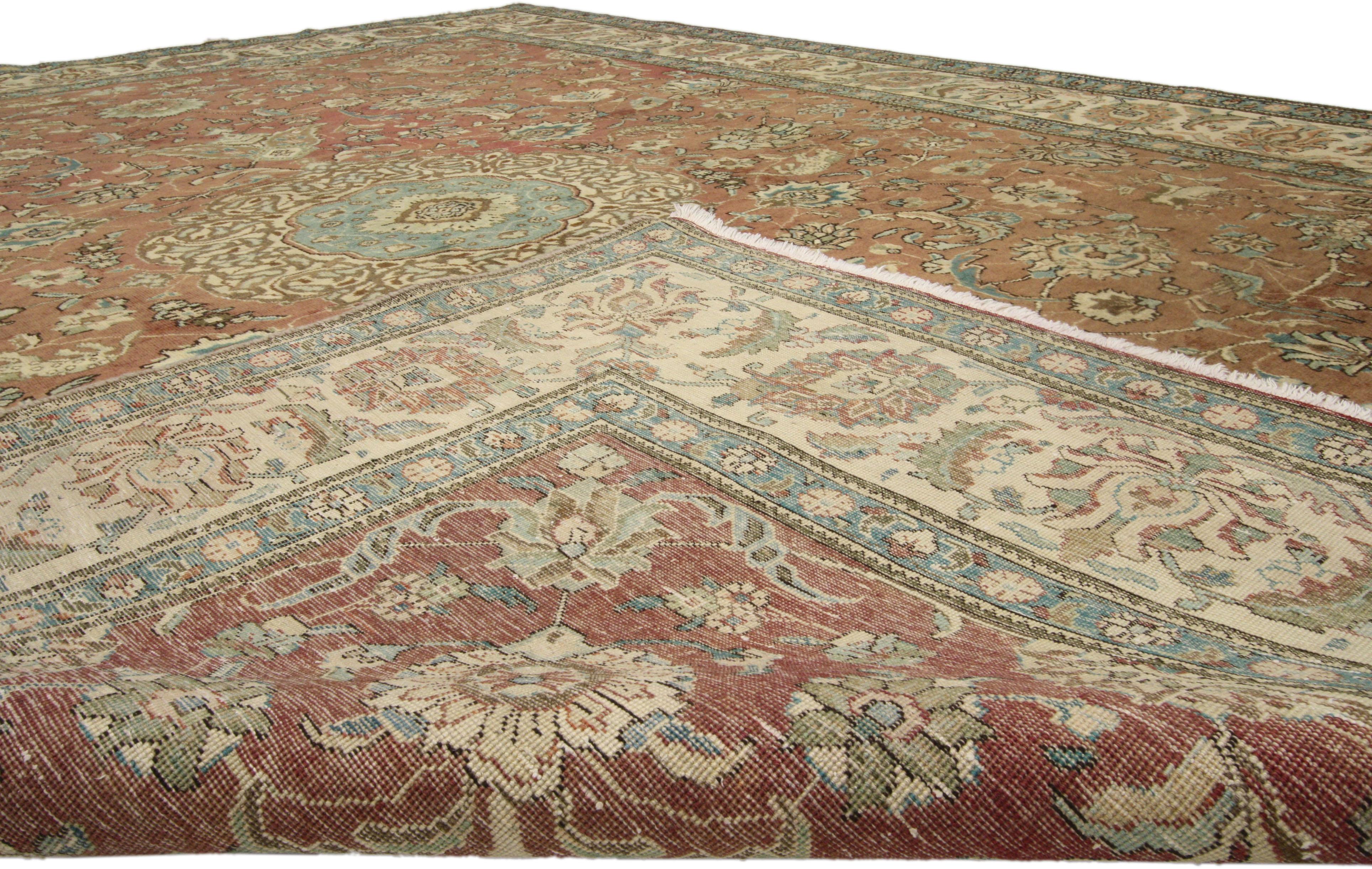 Medievale Tappeto persiano vintage Tabriz Gallery con scena di caccia e stile medievale in vendita