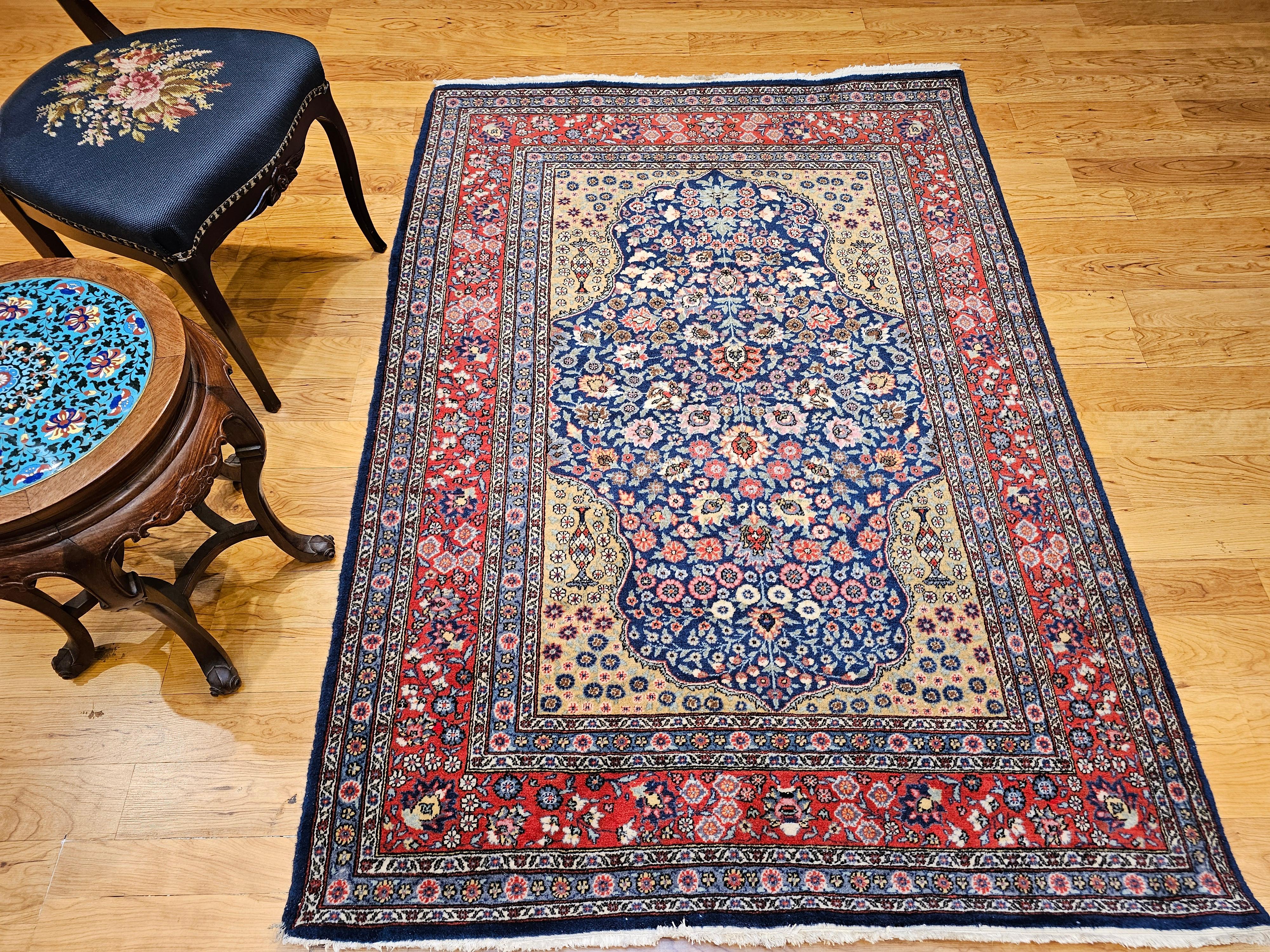 Tapis persan Tabriz vintage avec motif floral sur toute sa surface en bleu marine, jaune, rouge, gris en vente 7