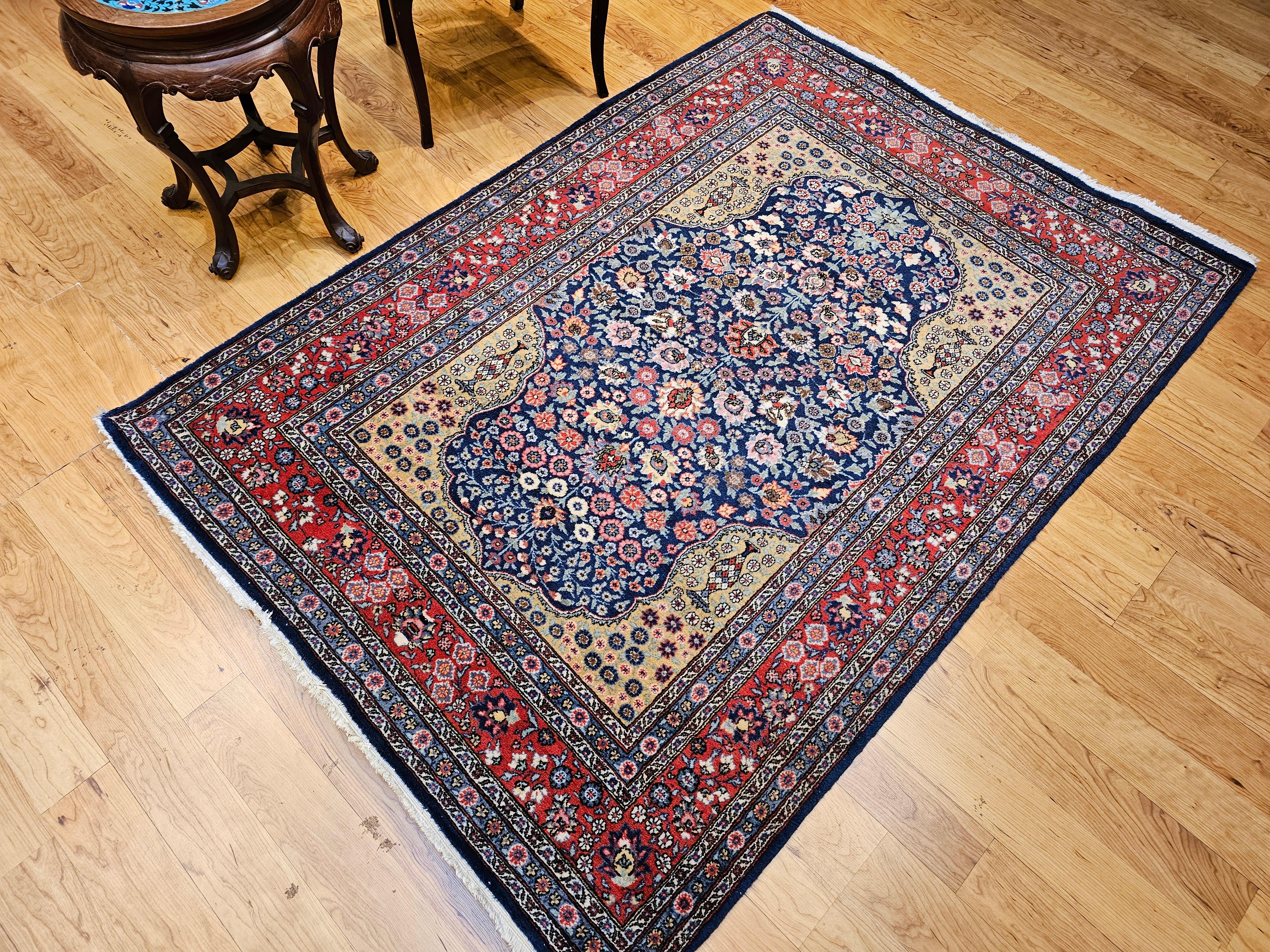 Tapis persan Tabriz vintage avec motif floral sur toute sa surface en bleu marine, jaune, rouge, gris en vente 8
