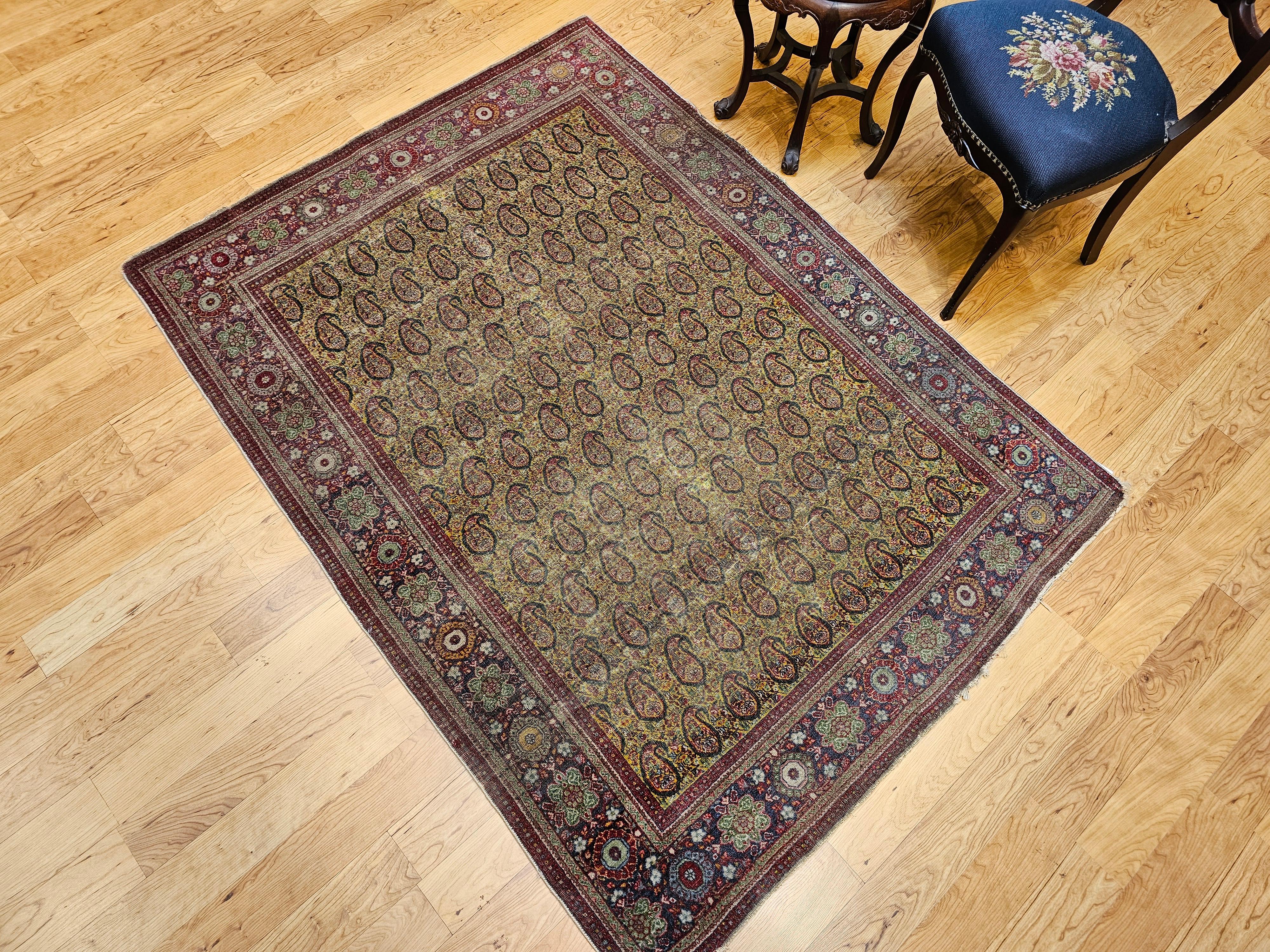 Tapis persan Tabriz vintage à motif cachemire en vert pâle, jaune, rouge en vente 6