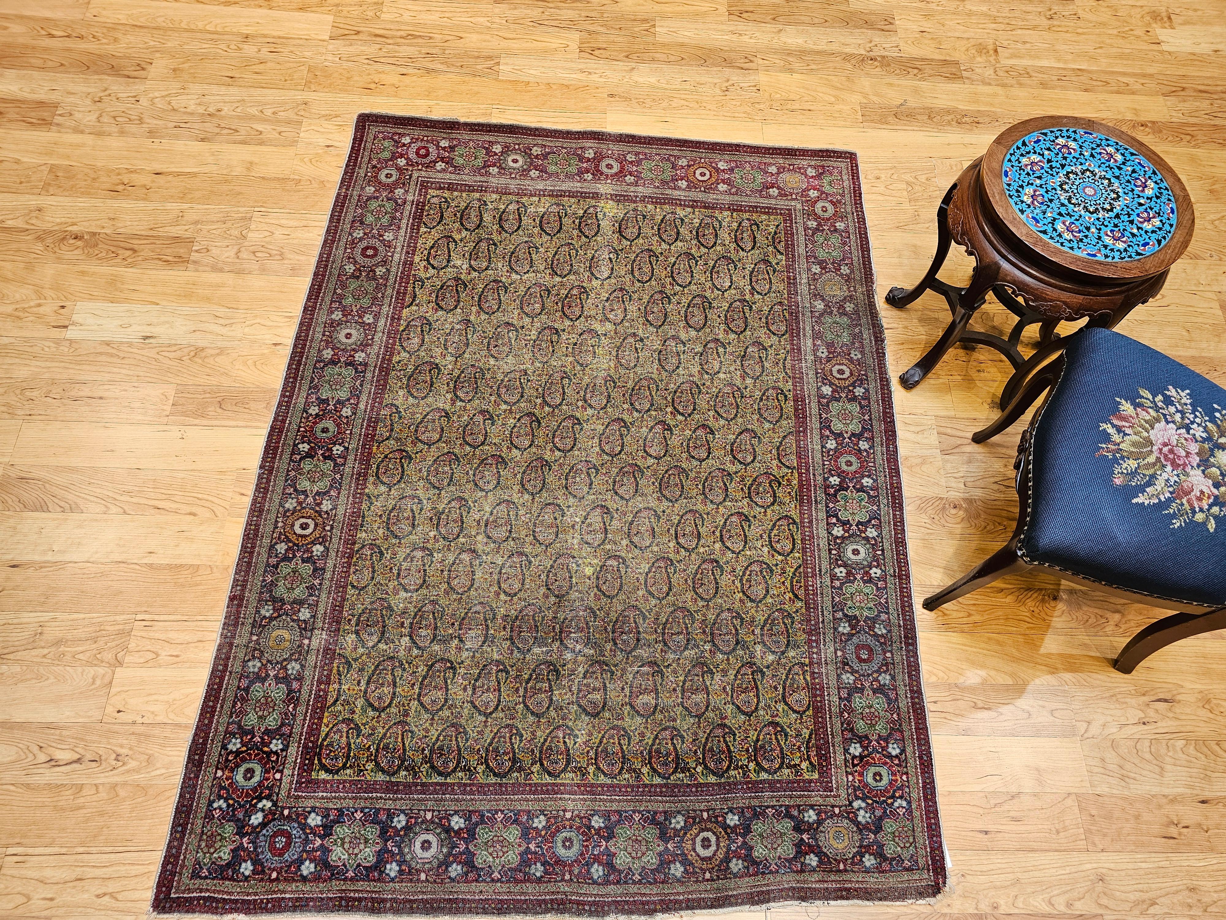 Tapis persan Tabriz vintage à motif cachemire en vert pâle, jaune, rouge en vente 7