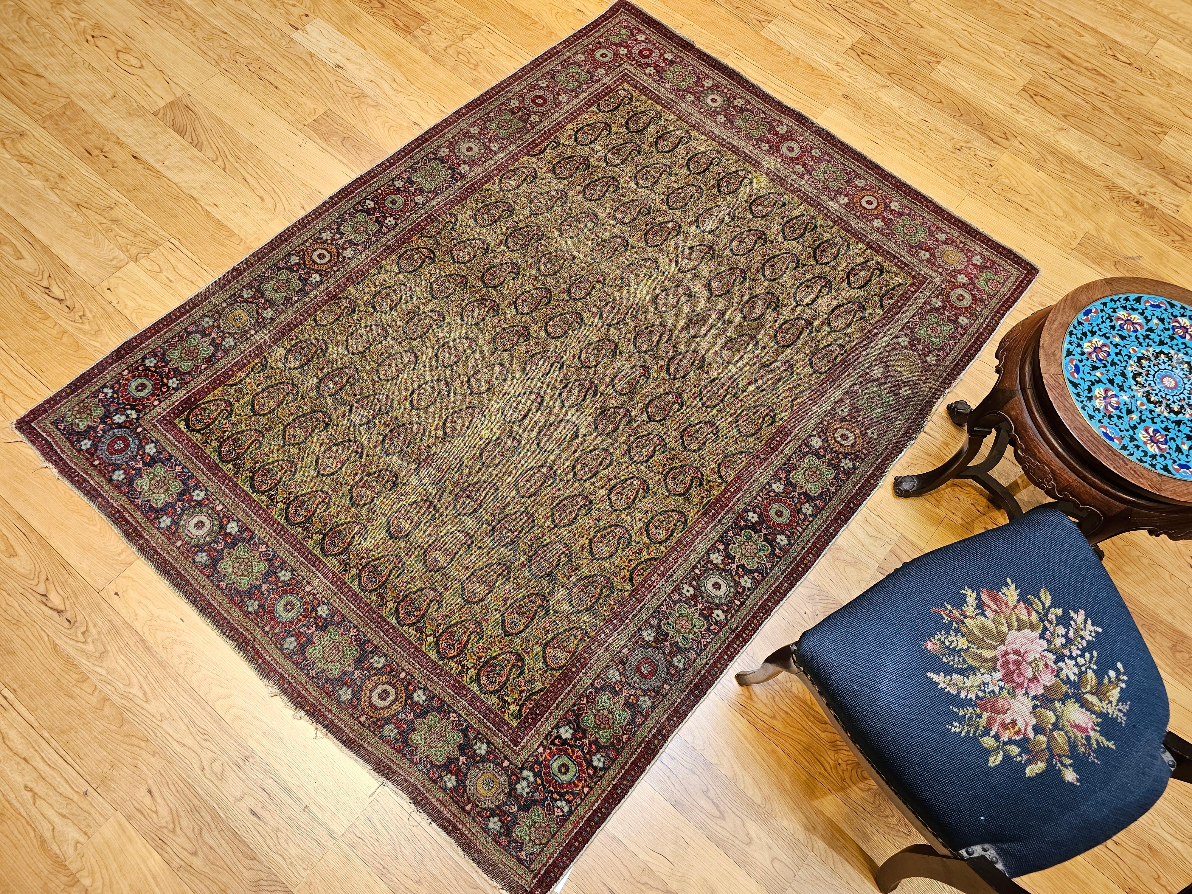 Tapis persan Tabriz vintage à motif cachemire en vert pâle, jaune, rouge en vente 8