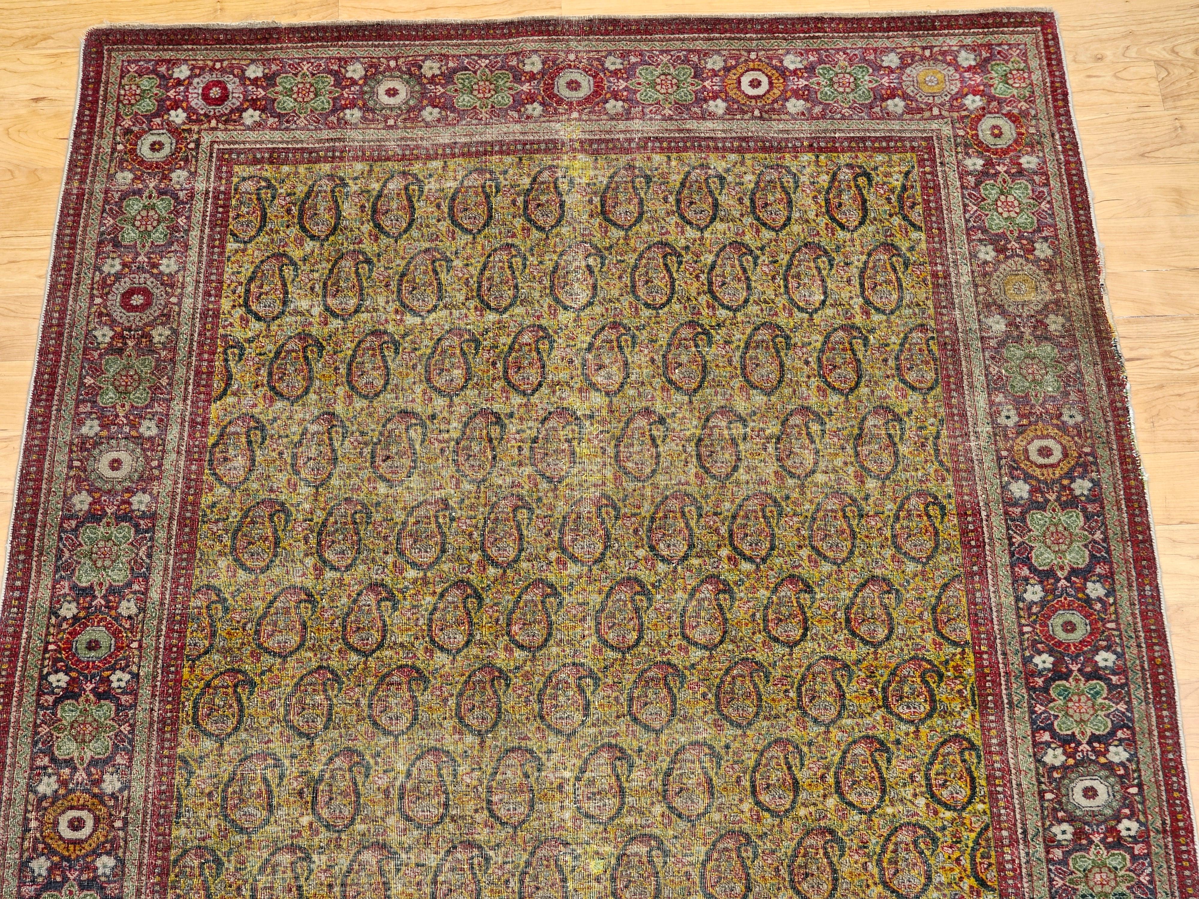 Tapis persan Tabriz vintage à motif cachemire en vert pâle, jaune, rouge Bon état - En vente à Barrington, IL