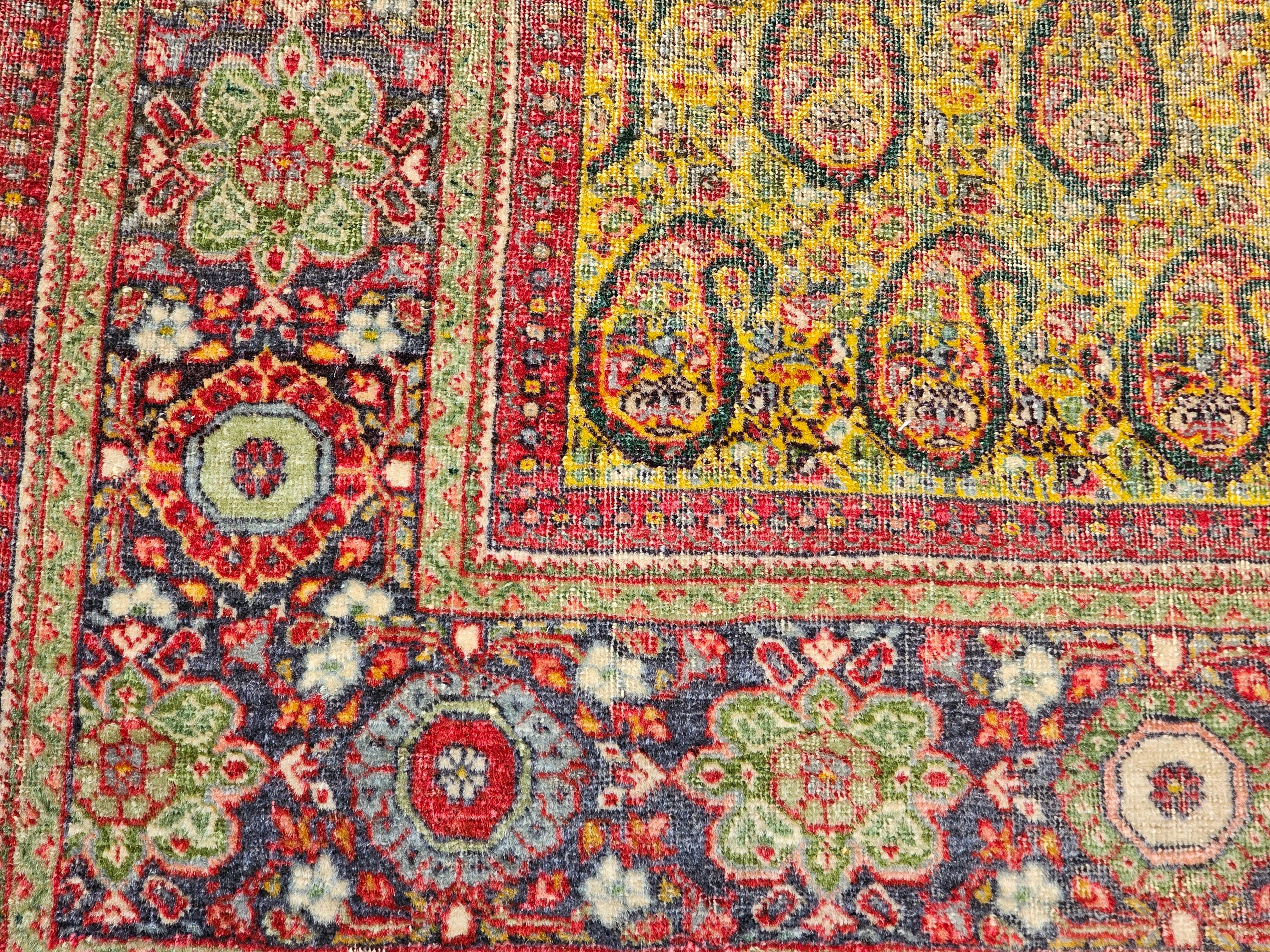 Laine Tapis persan Tabriz vintage à motif cachemire en vert pâle, jaune, rouge en vente