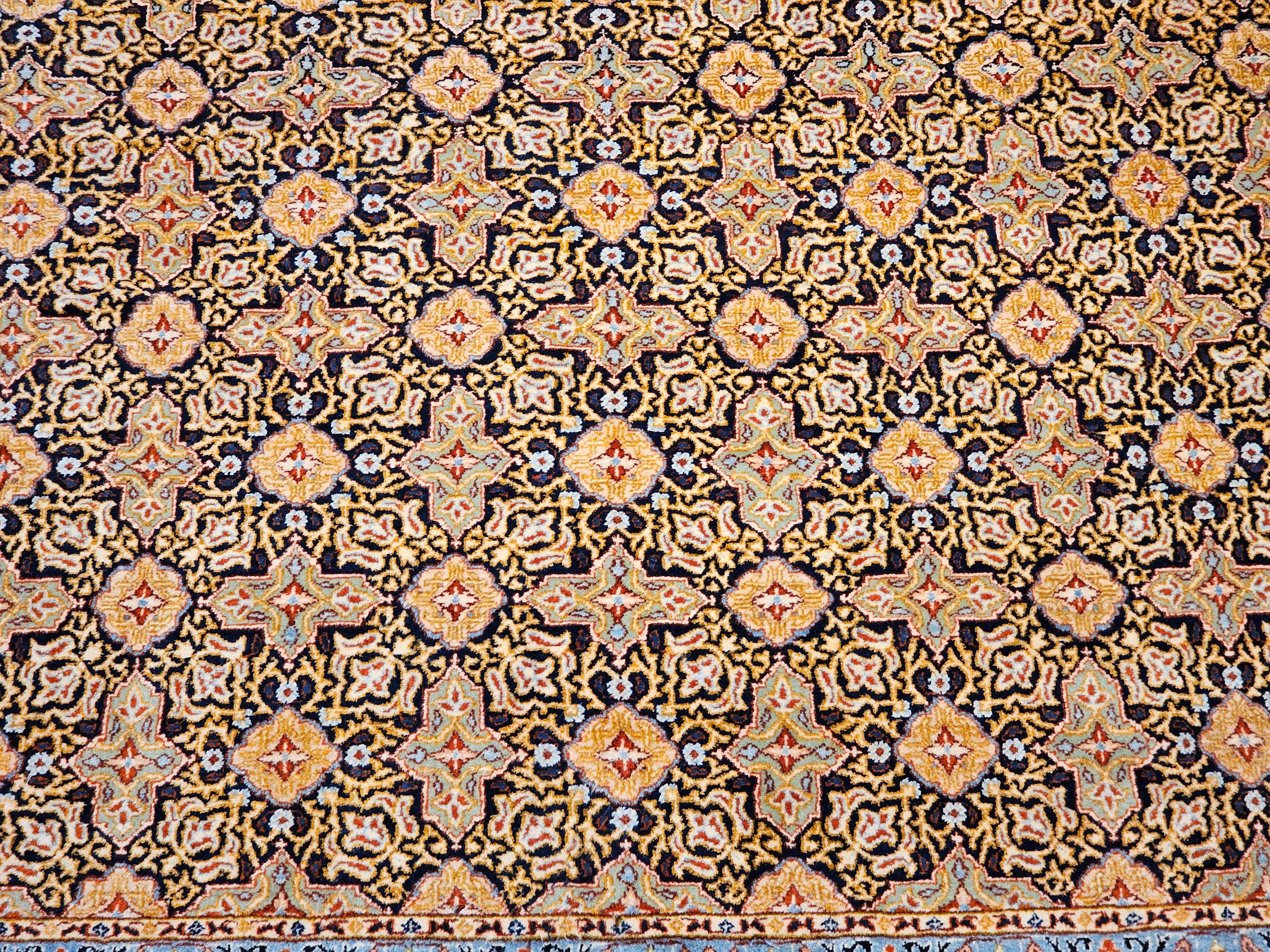 Tapis persan Tabriz à motif géométrique sur toute sa surface en vente 1
