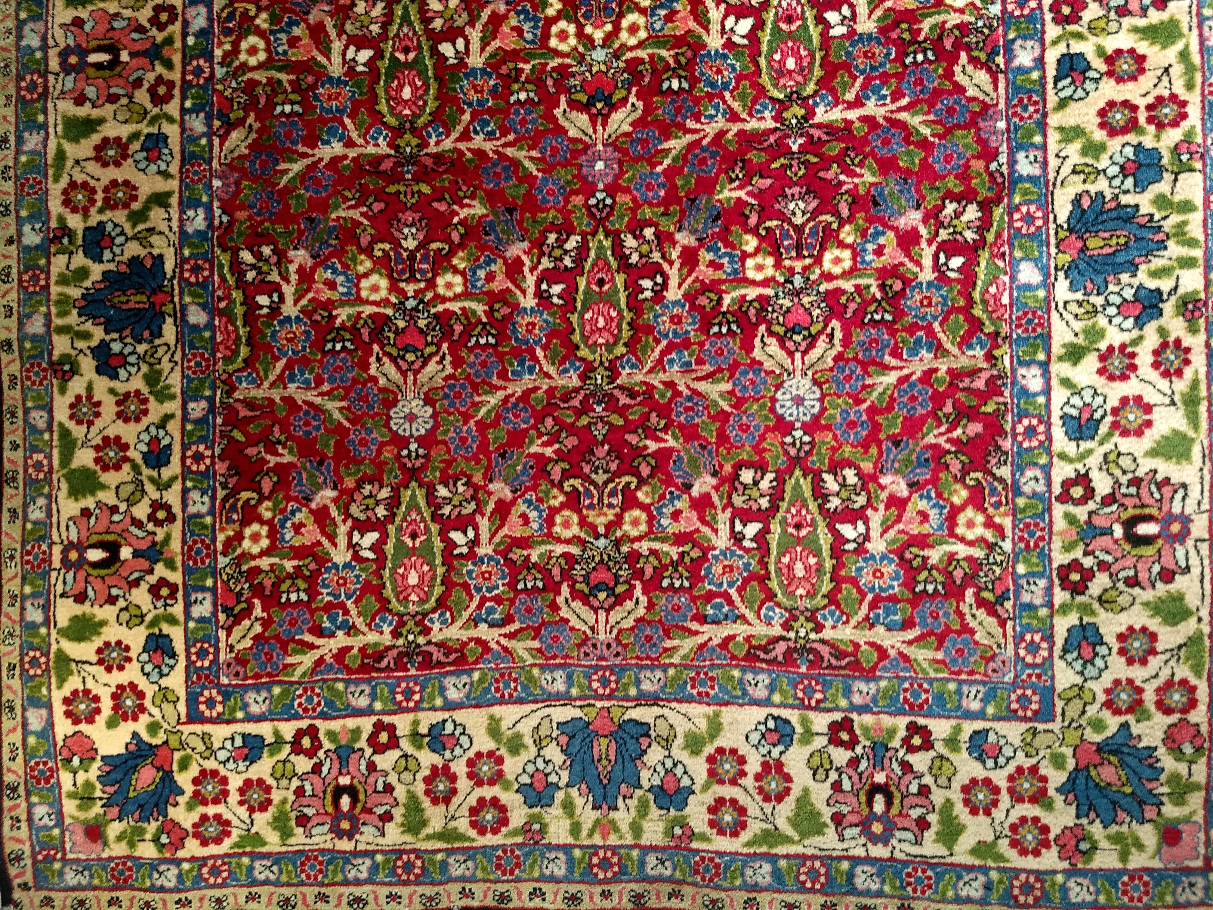 Tappeto persiano Tabriz vintage con motivo dell'albero della vita in magenta, avocado, ceruleo in vendita 1